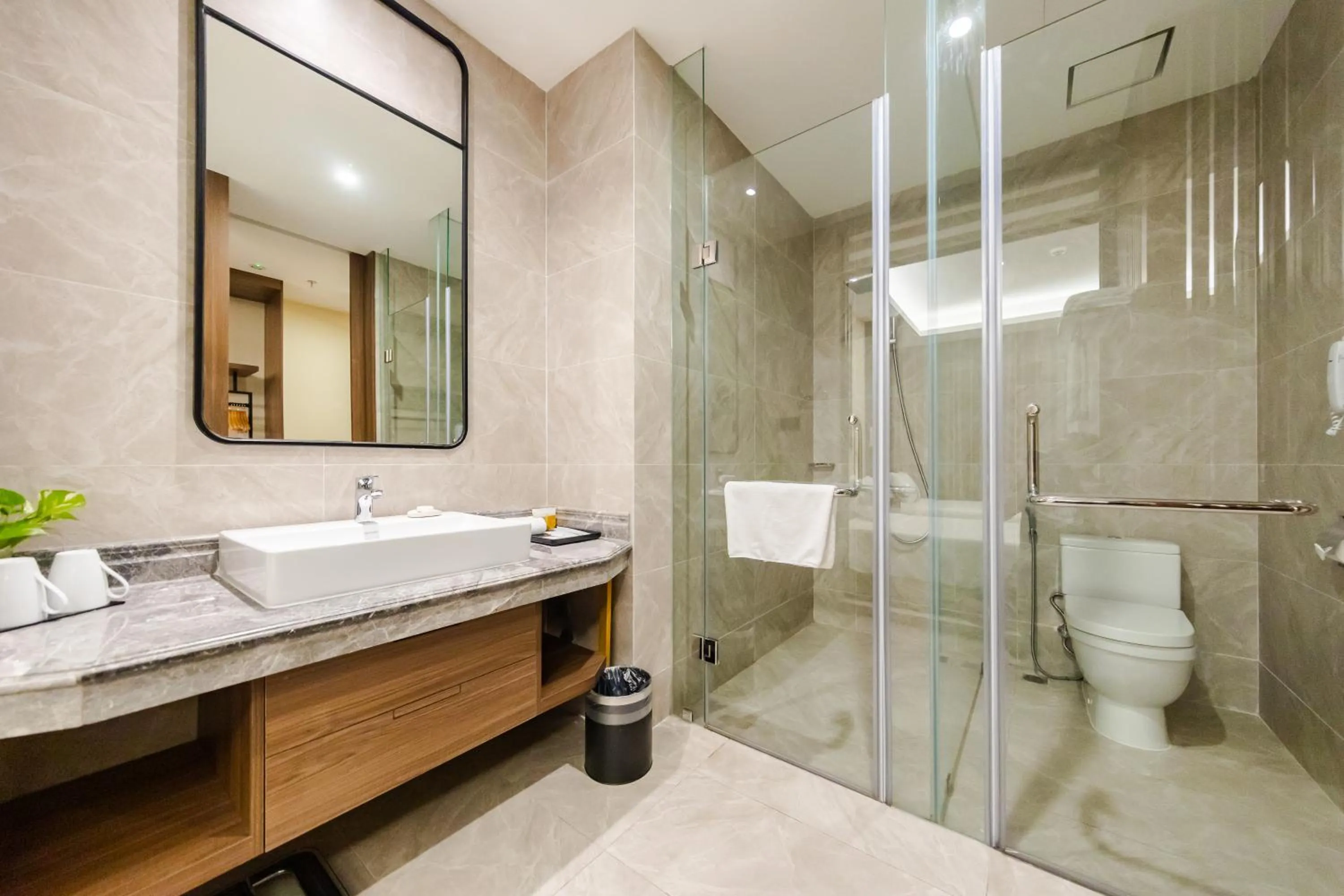 Bathroom in Muong Thanh Luxury Ha Long Centre Hotel