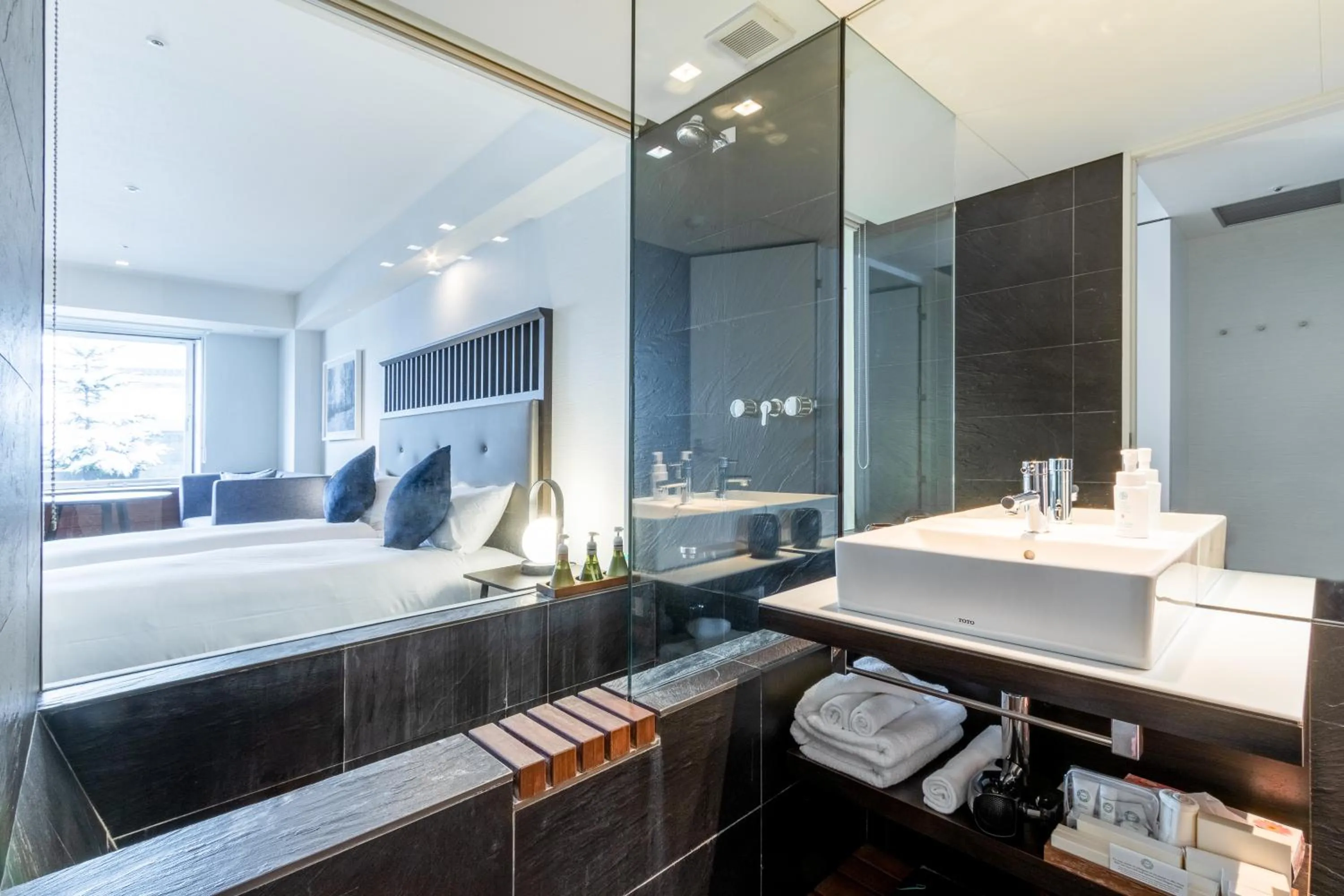 Bathroom, Bed in The Vale Niseko