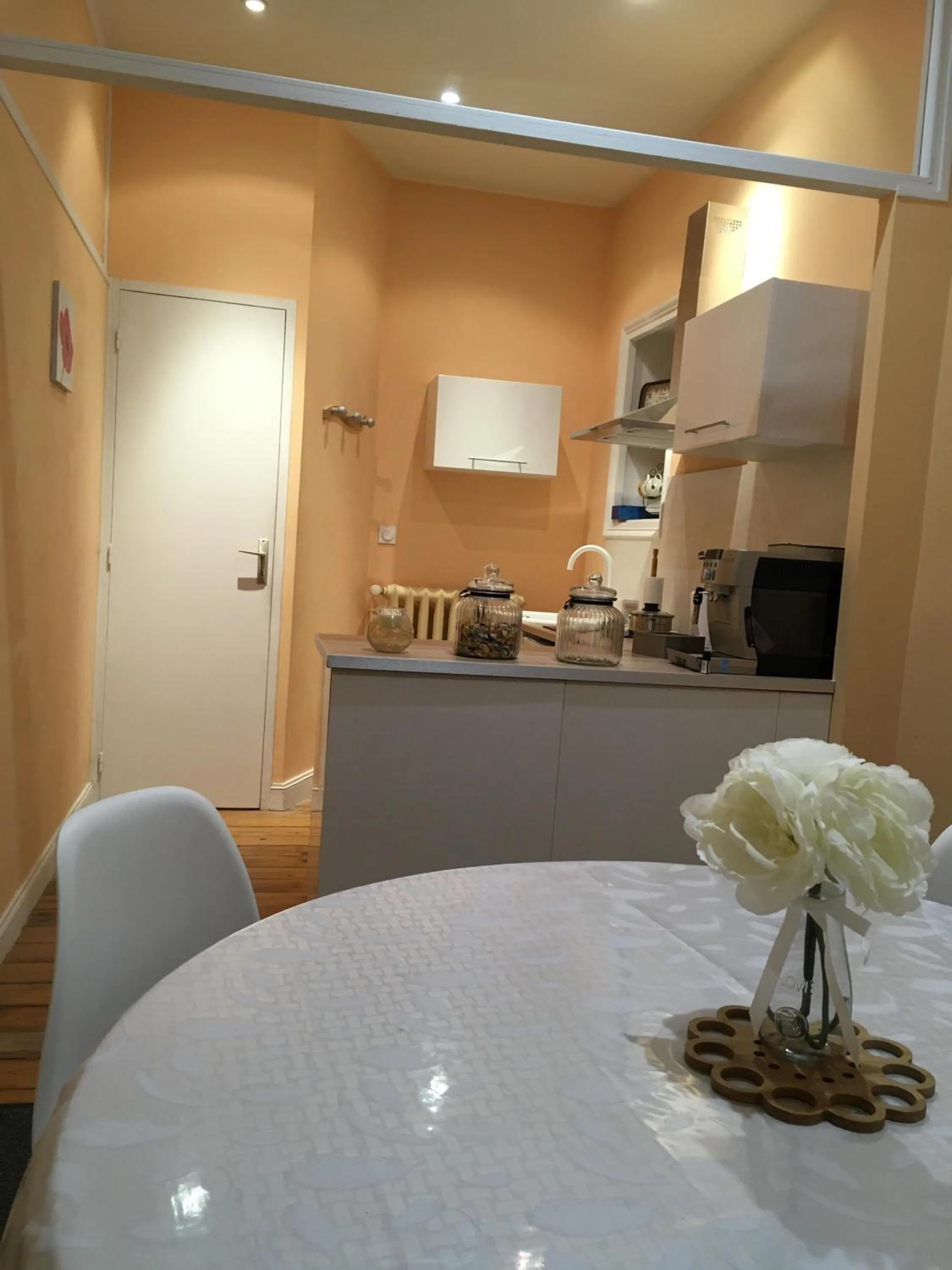 Dining area in L'hommage