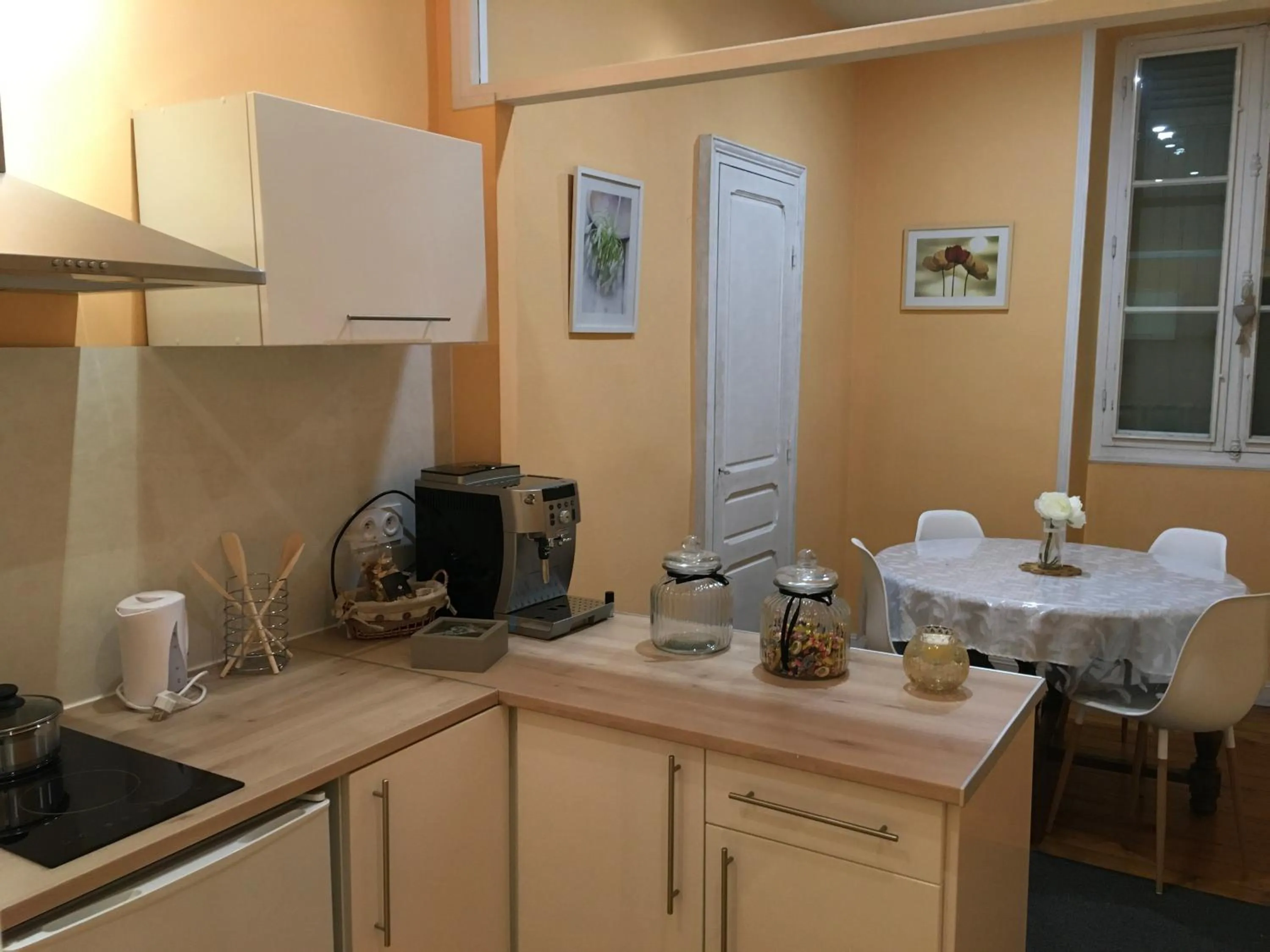 Dining area in L'hommage