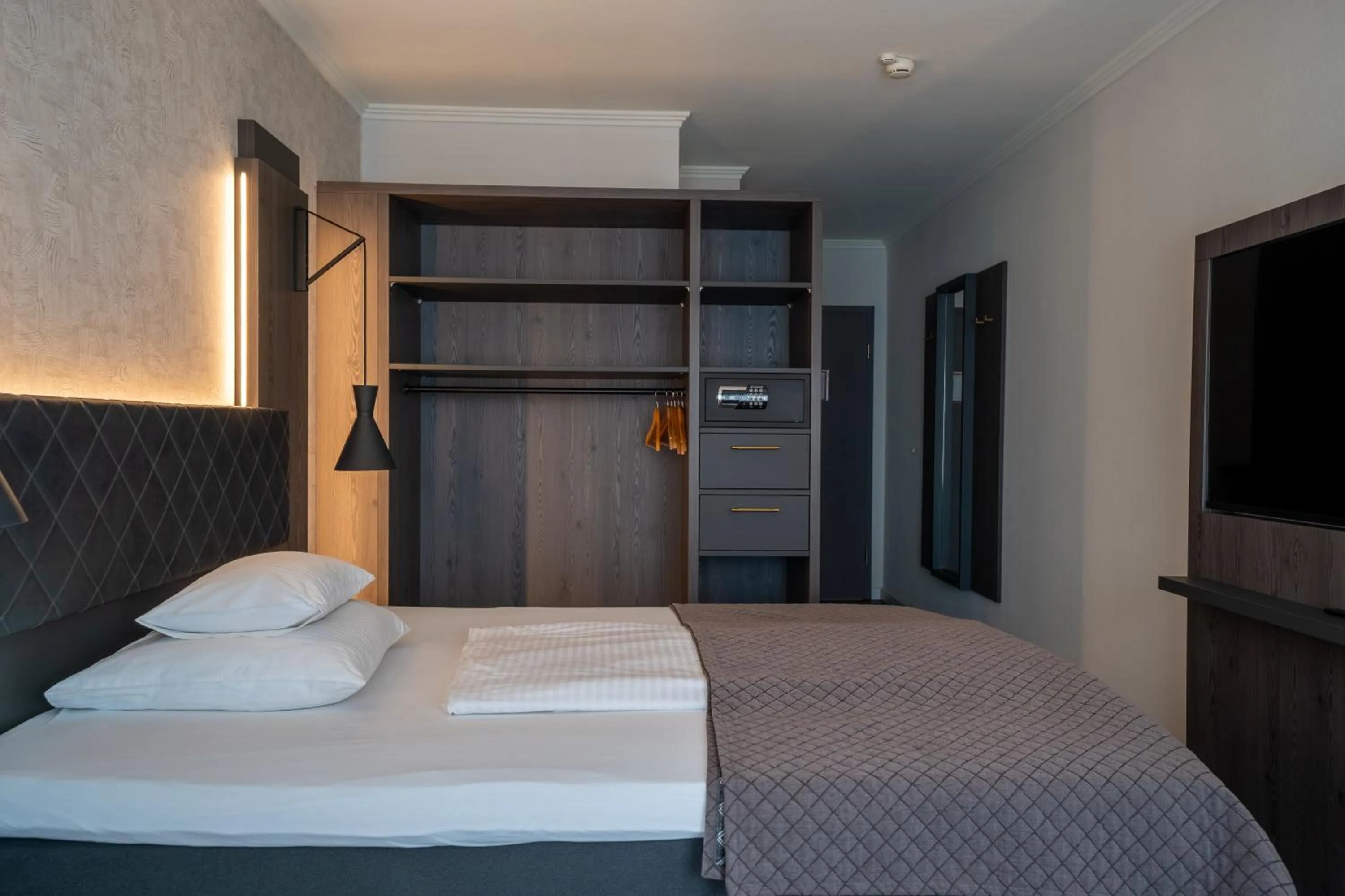 Photo of the whole room, Bed in Ringhotel Niedersachsen