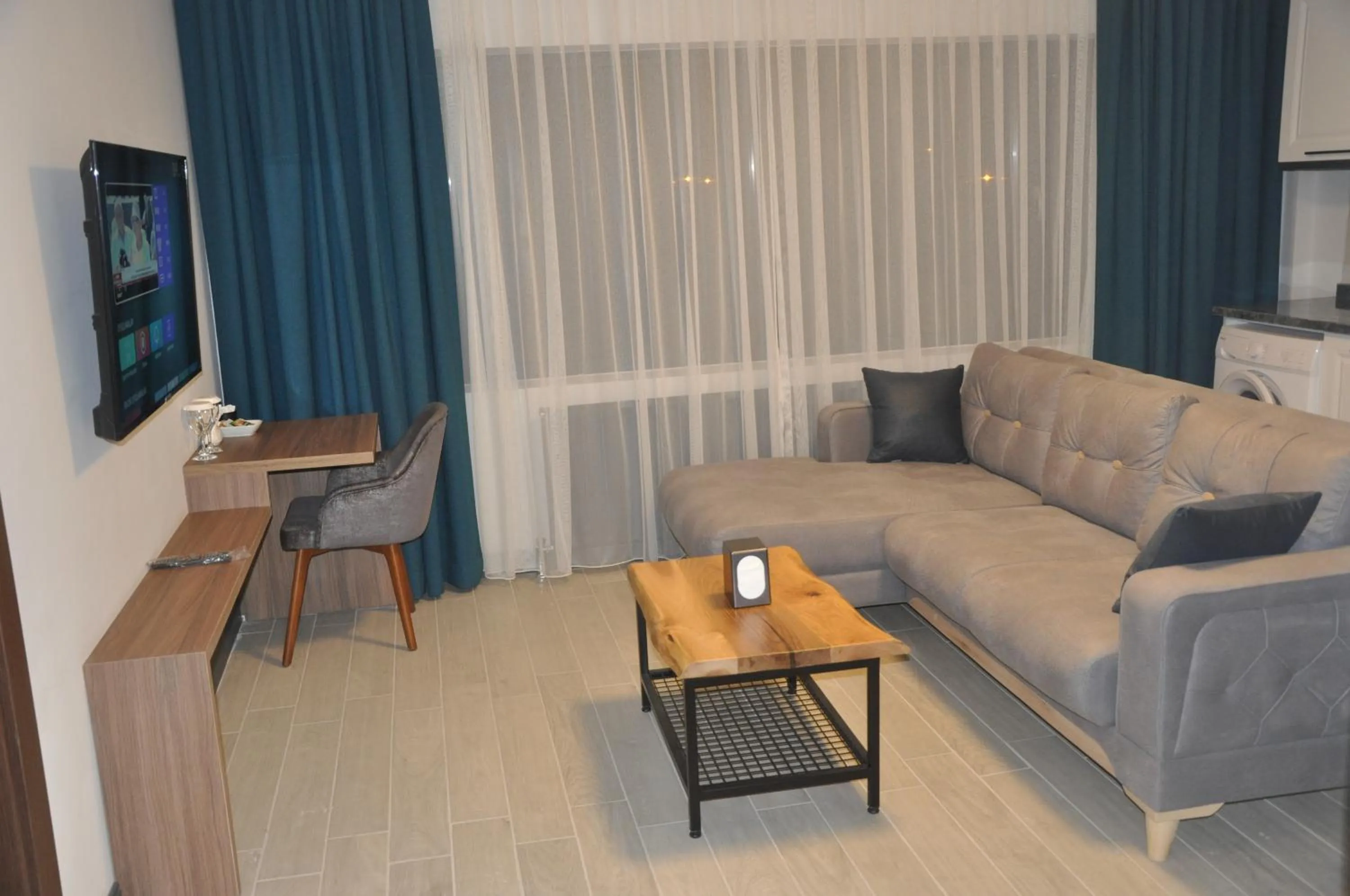 Communal lounge/ TV room in GOLAZ SUİT OTEL