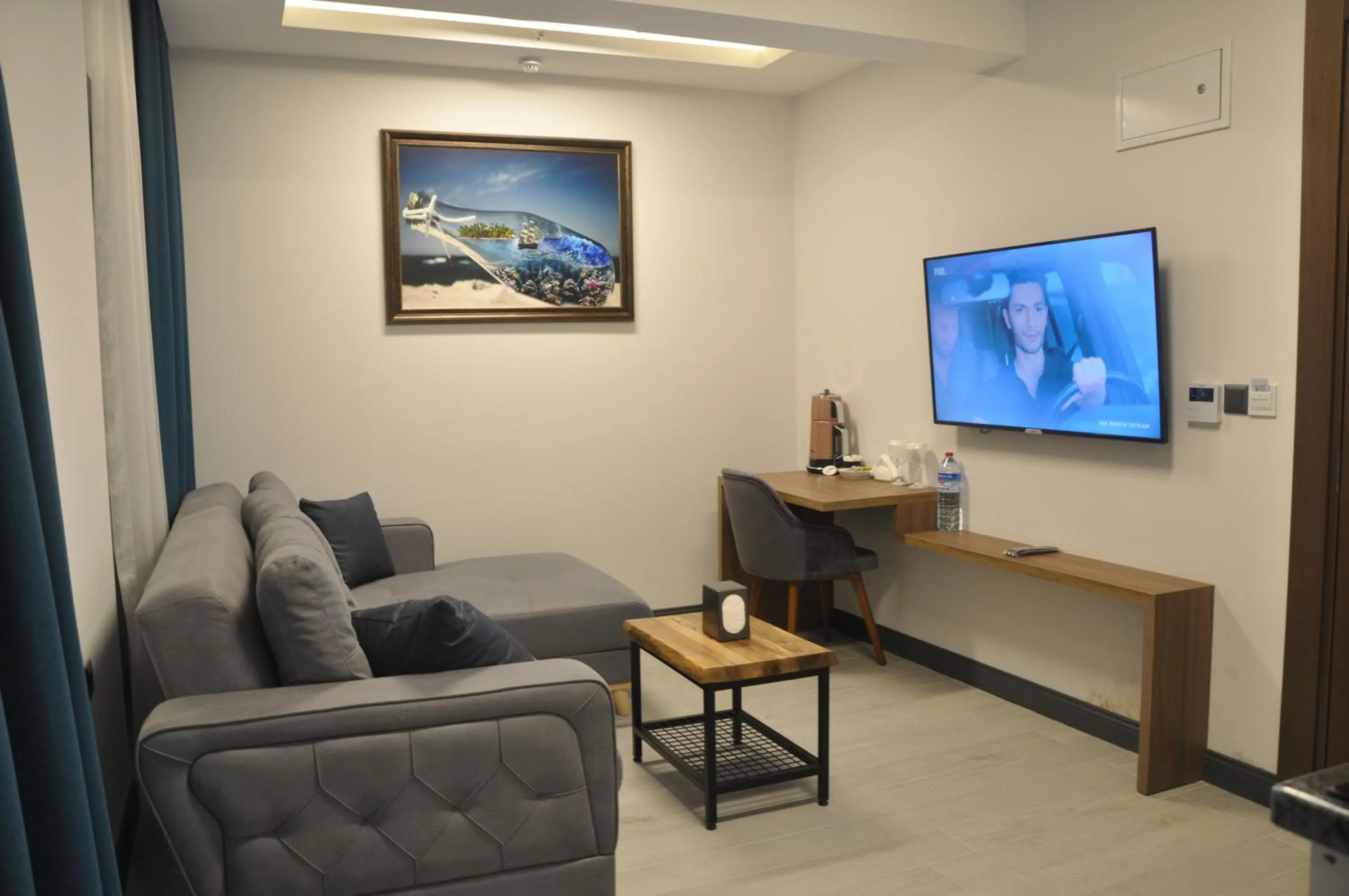 Communal lounge/ TV room in GOLAZ SUİT OTEL