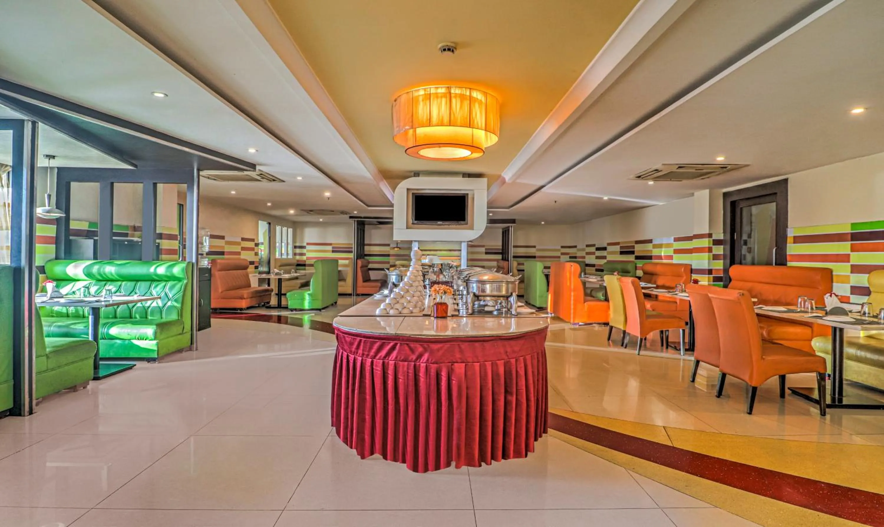 Restaurant/places to eat in Treebo Premium Metropolis