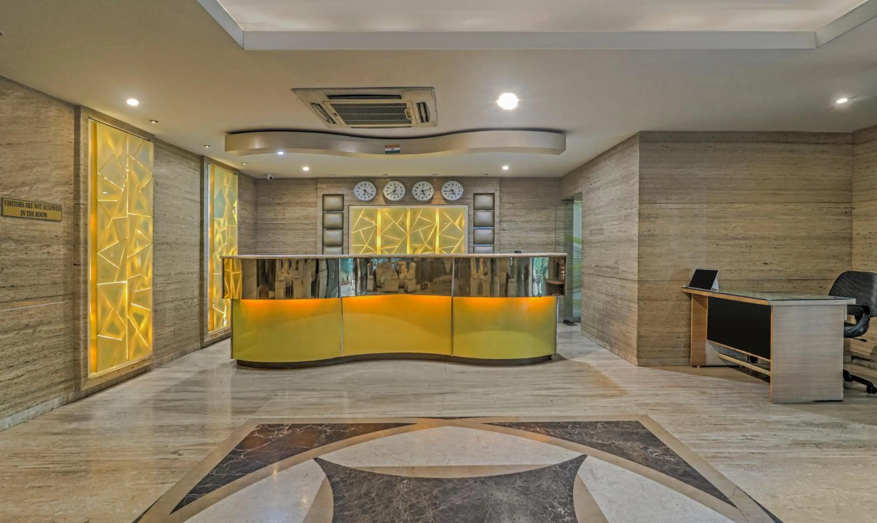 Lobby or reception in Treebo Premium Metropolis