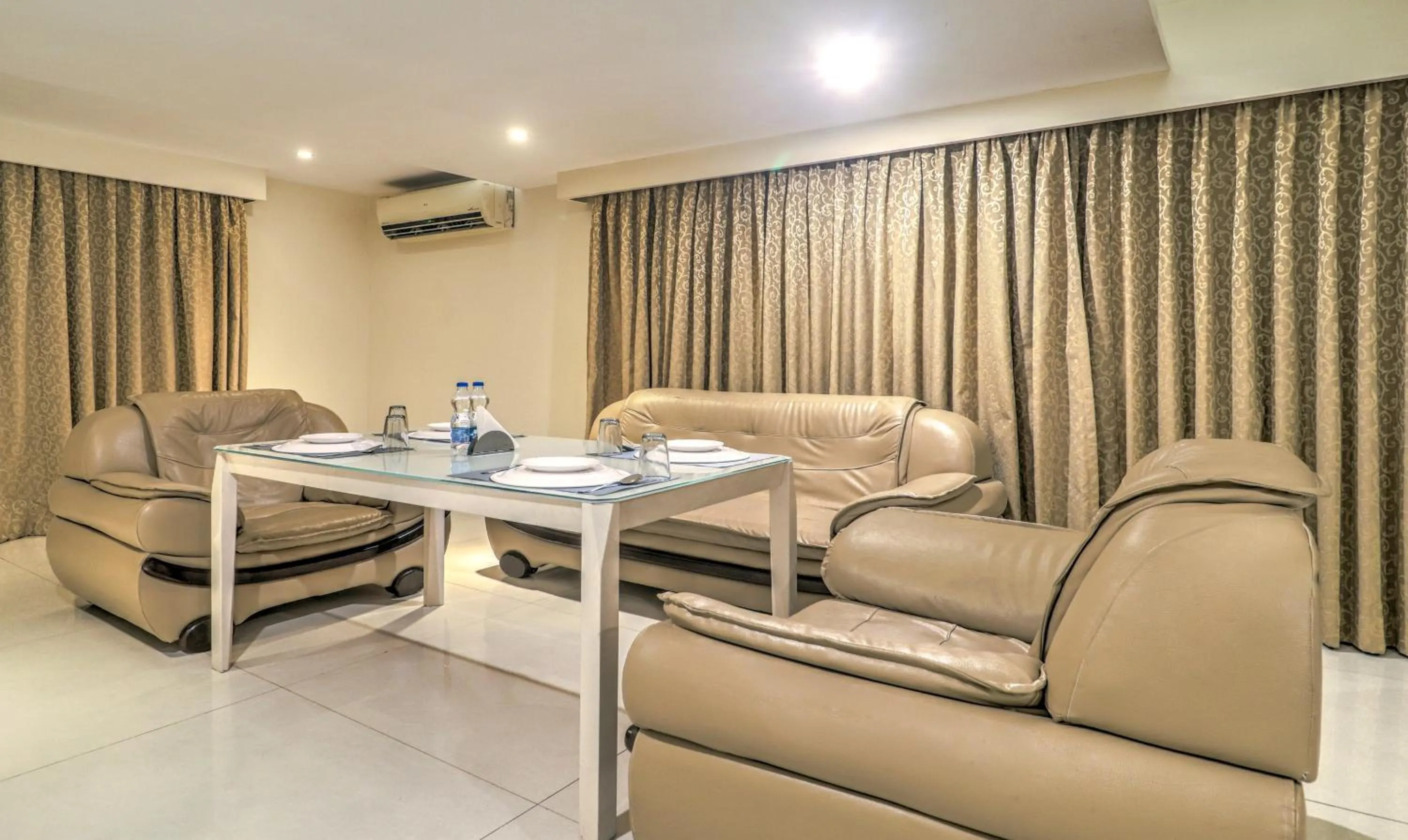 Seating area in Treebo Premium Metropolis