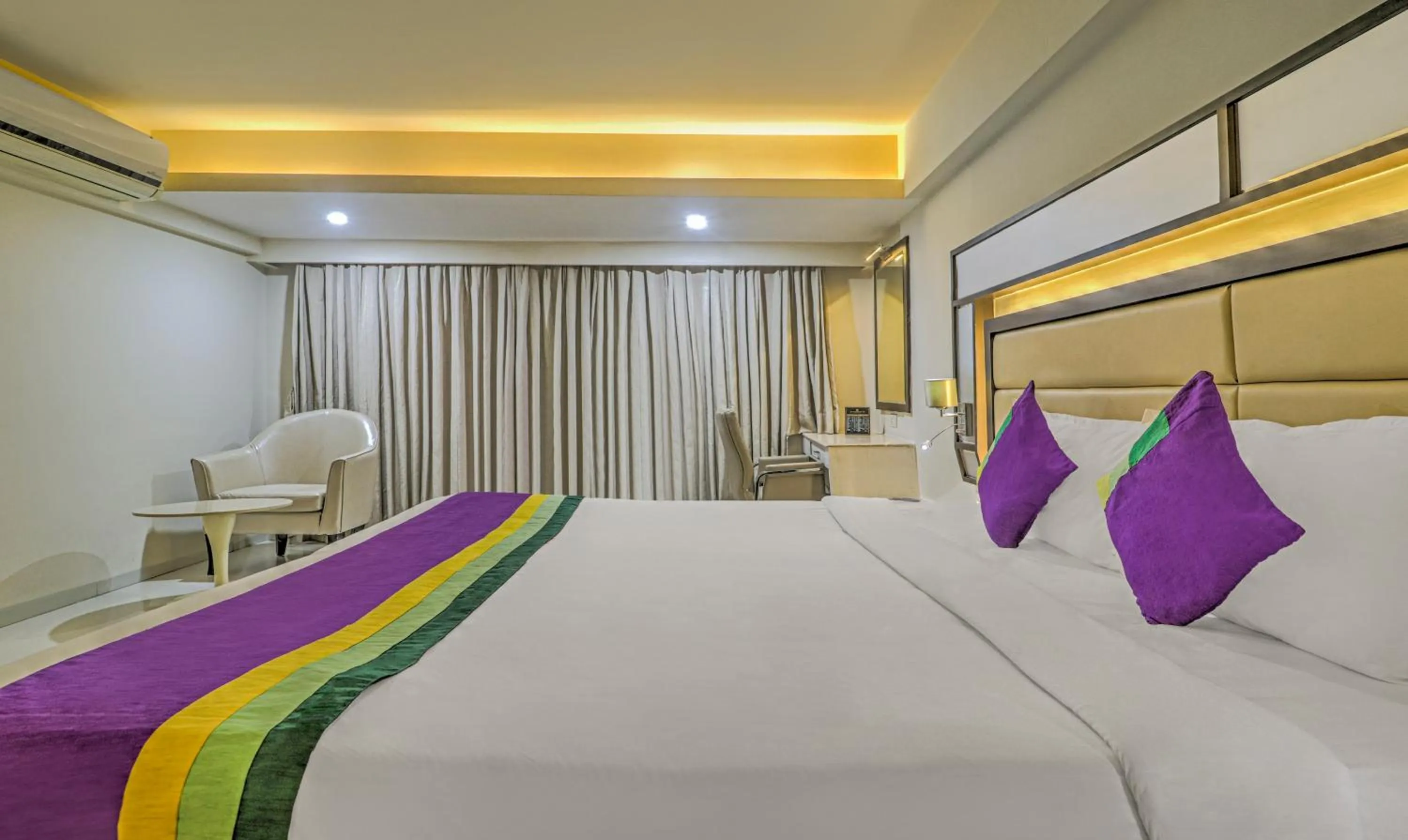 Bedroom, Bed in Treebo Premium Metropolis