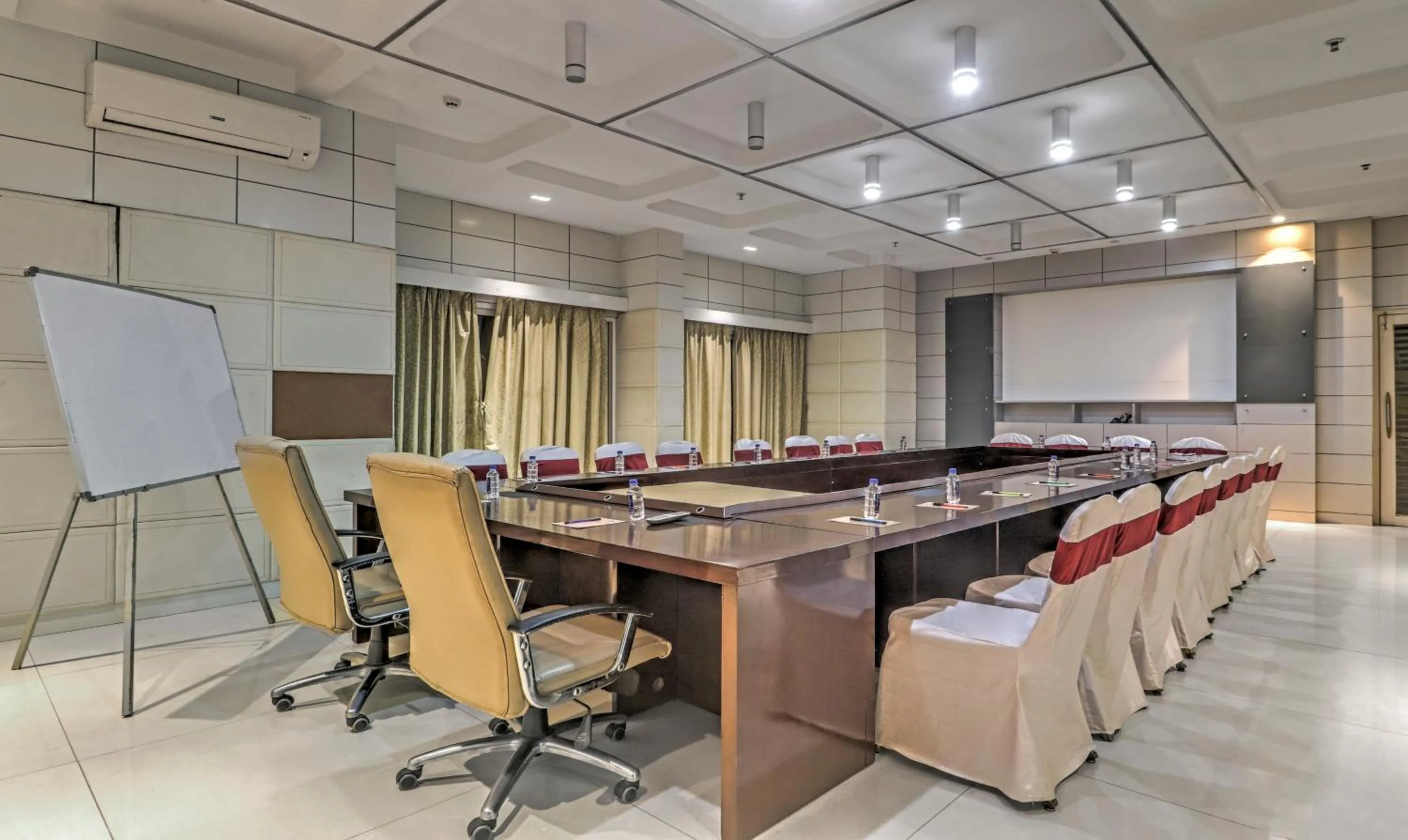 Meeting/conference room in Treebo Premium Metropolis
