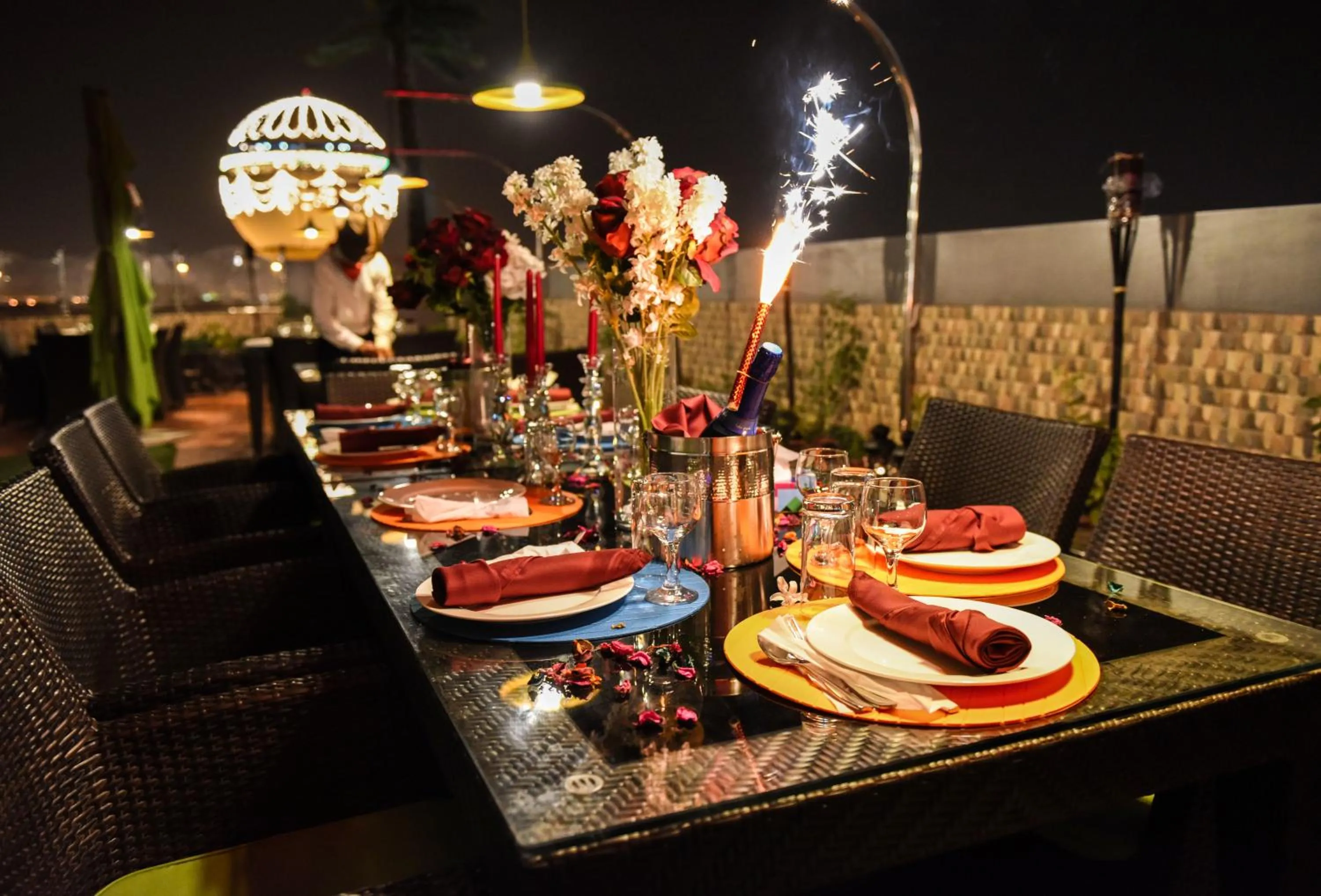 Restaurant/places to eat in Sharz Hotel