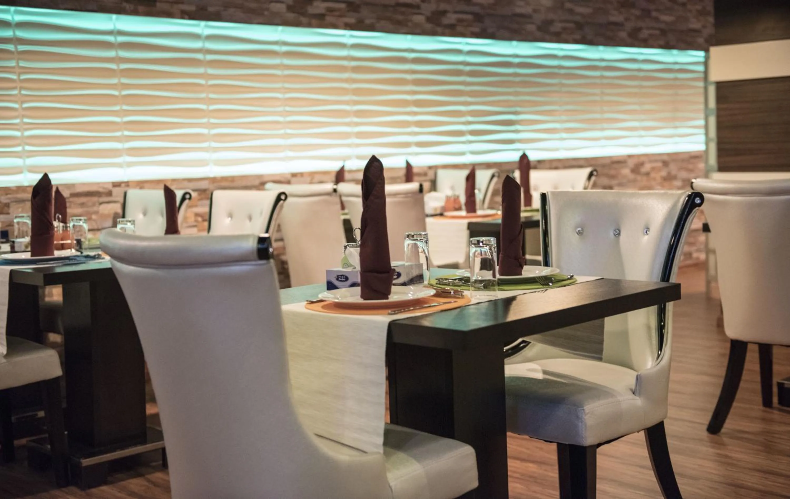 Restaurant/places to eat in Sharz Hotel