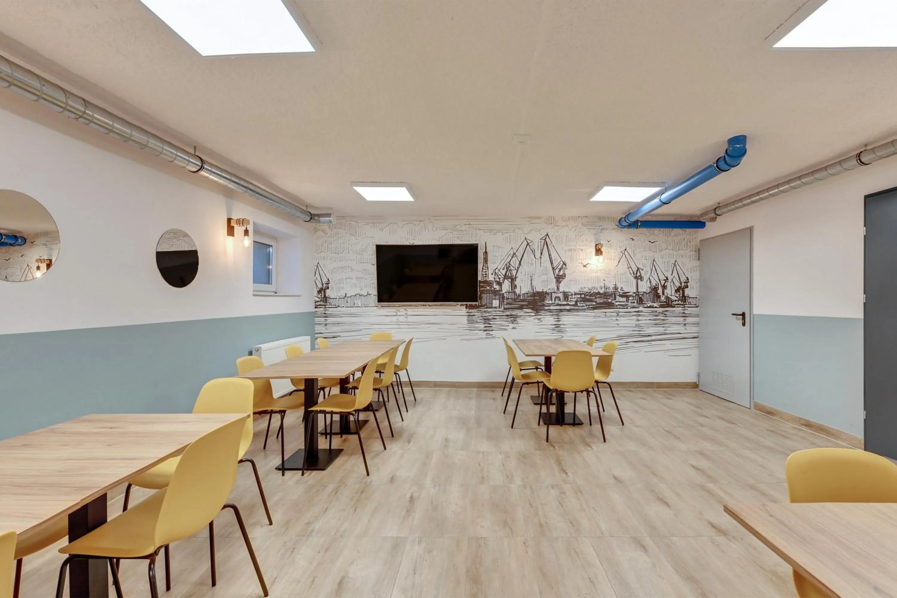 Communal lounge/ TV room in Apartgdynia