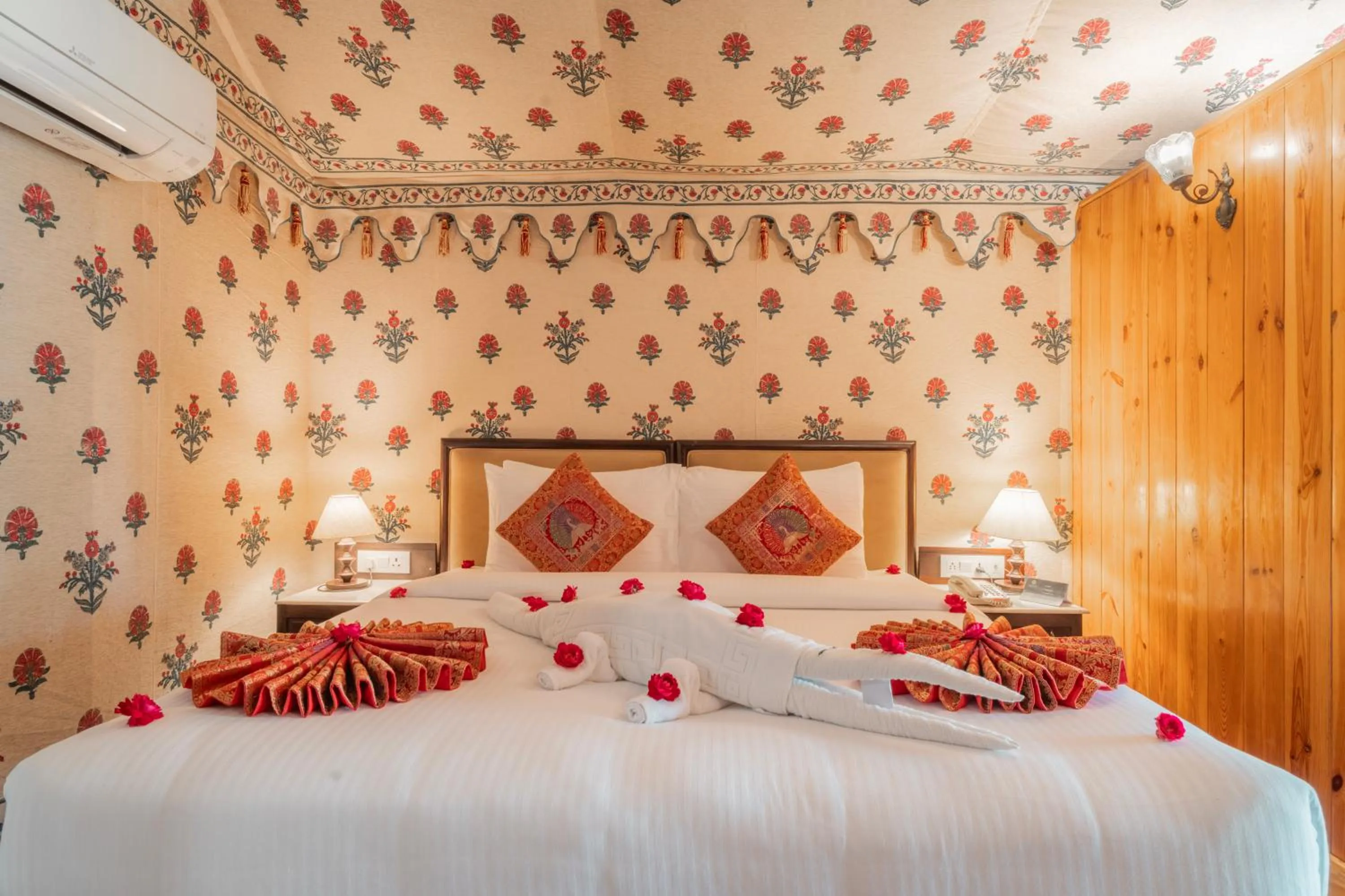 Bedroom, Bed in Om Vilas Benares, Varanasi