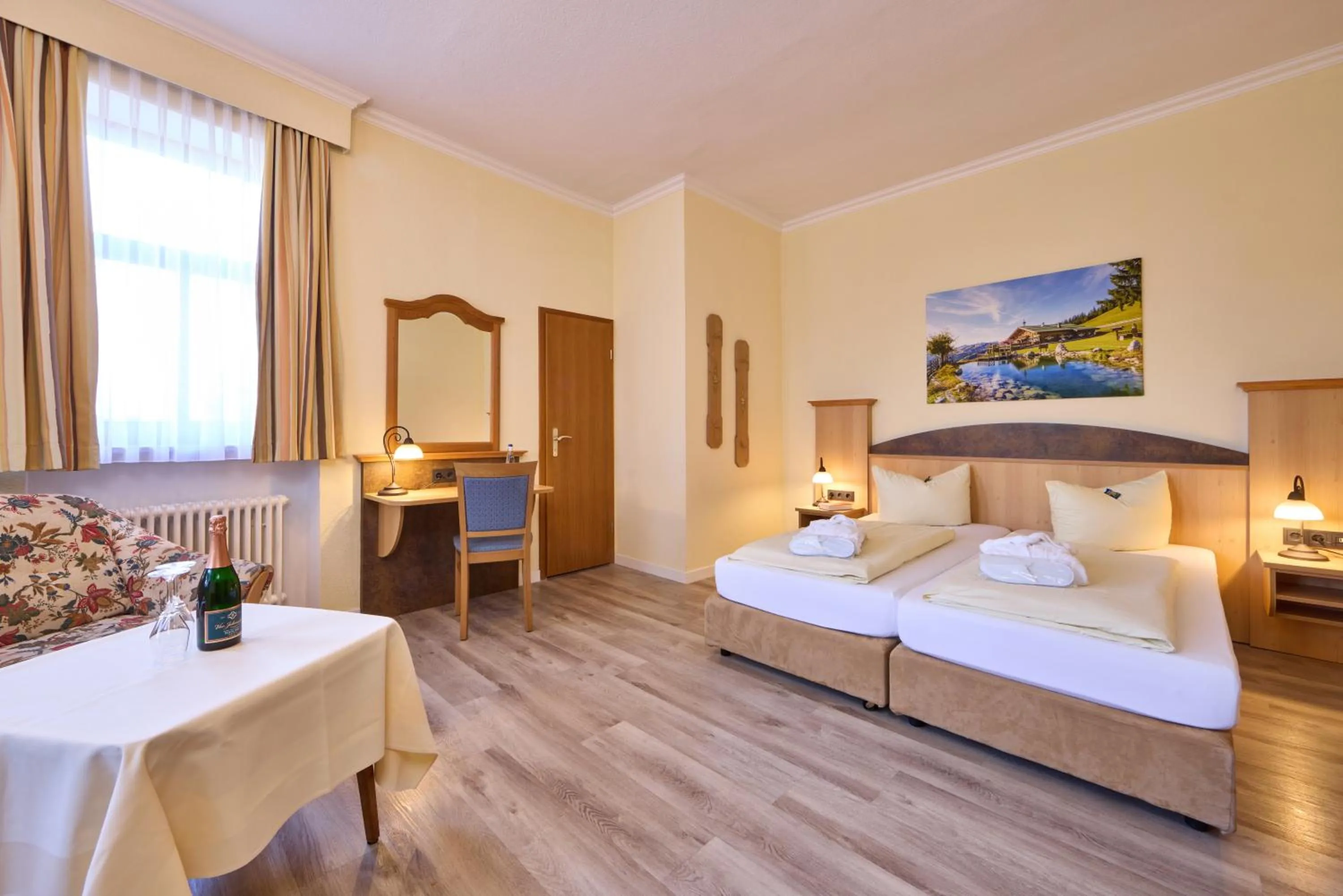 Bed in Hotel Vier Jahreszeiten