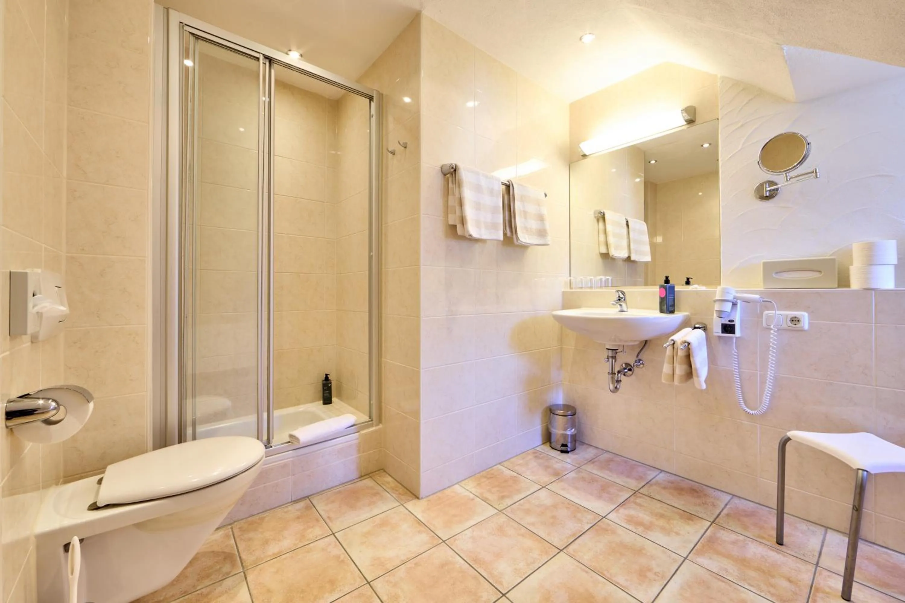 Shower in Hotel Vier Jahreszeiten