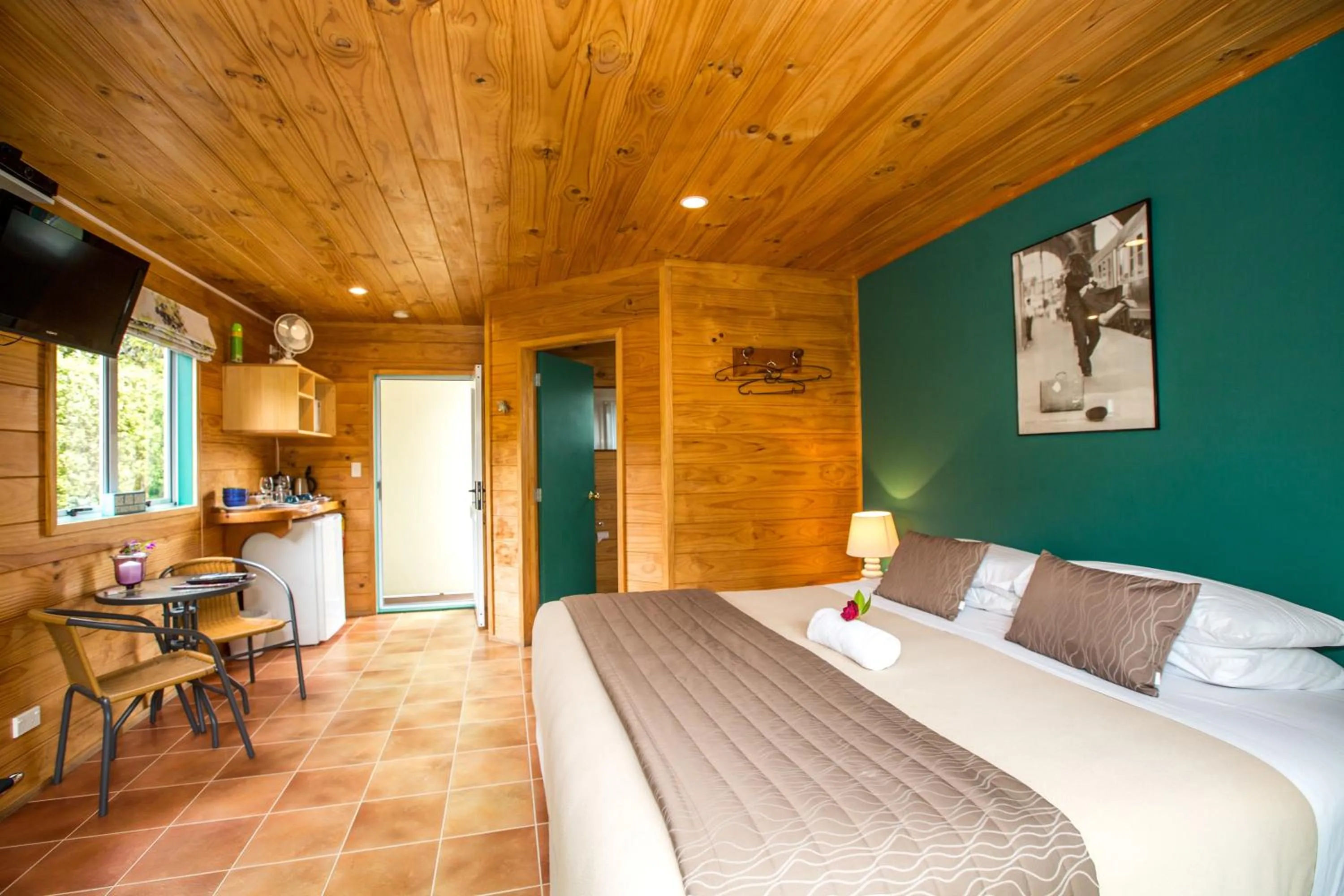 Bathroom, Bed in Tatahi Lodge Beach Resort