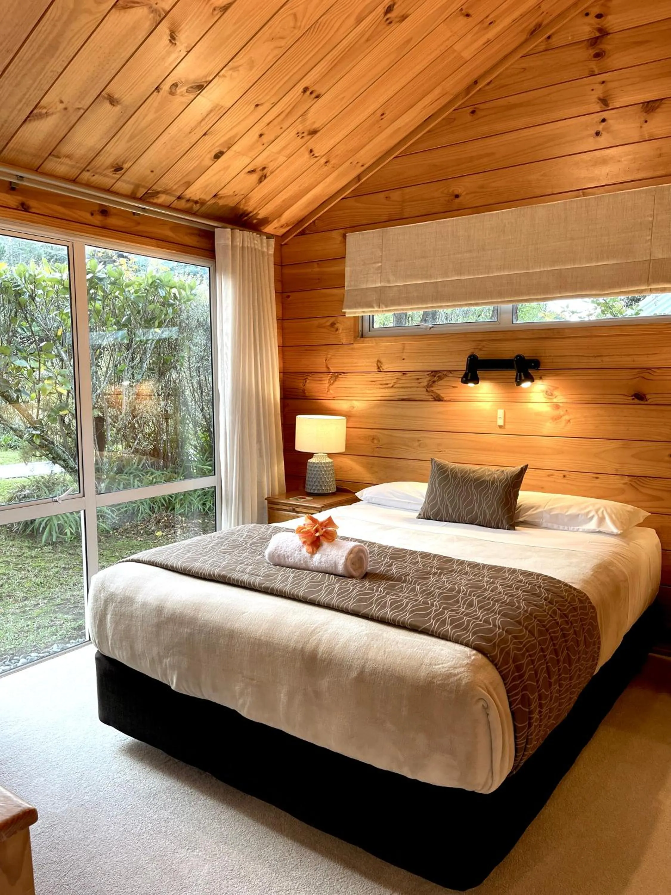 Bed in Tatahi Lodge Beach Resort