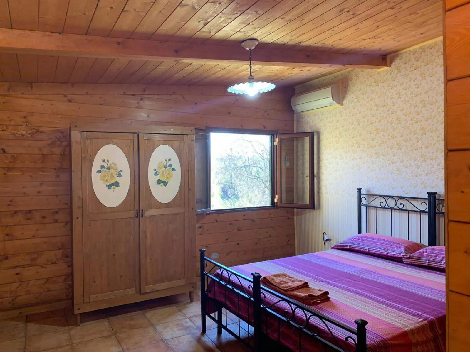 Bed in Night in the Wood Sorbo