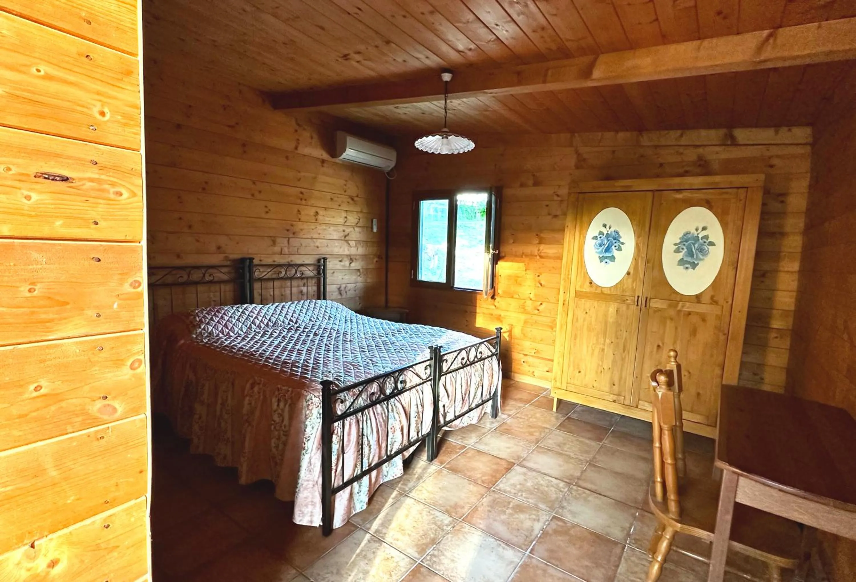 Bed in Night in the Wood Sorbo