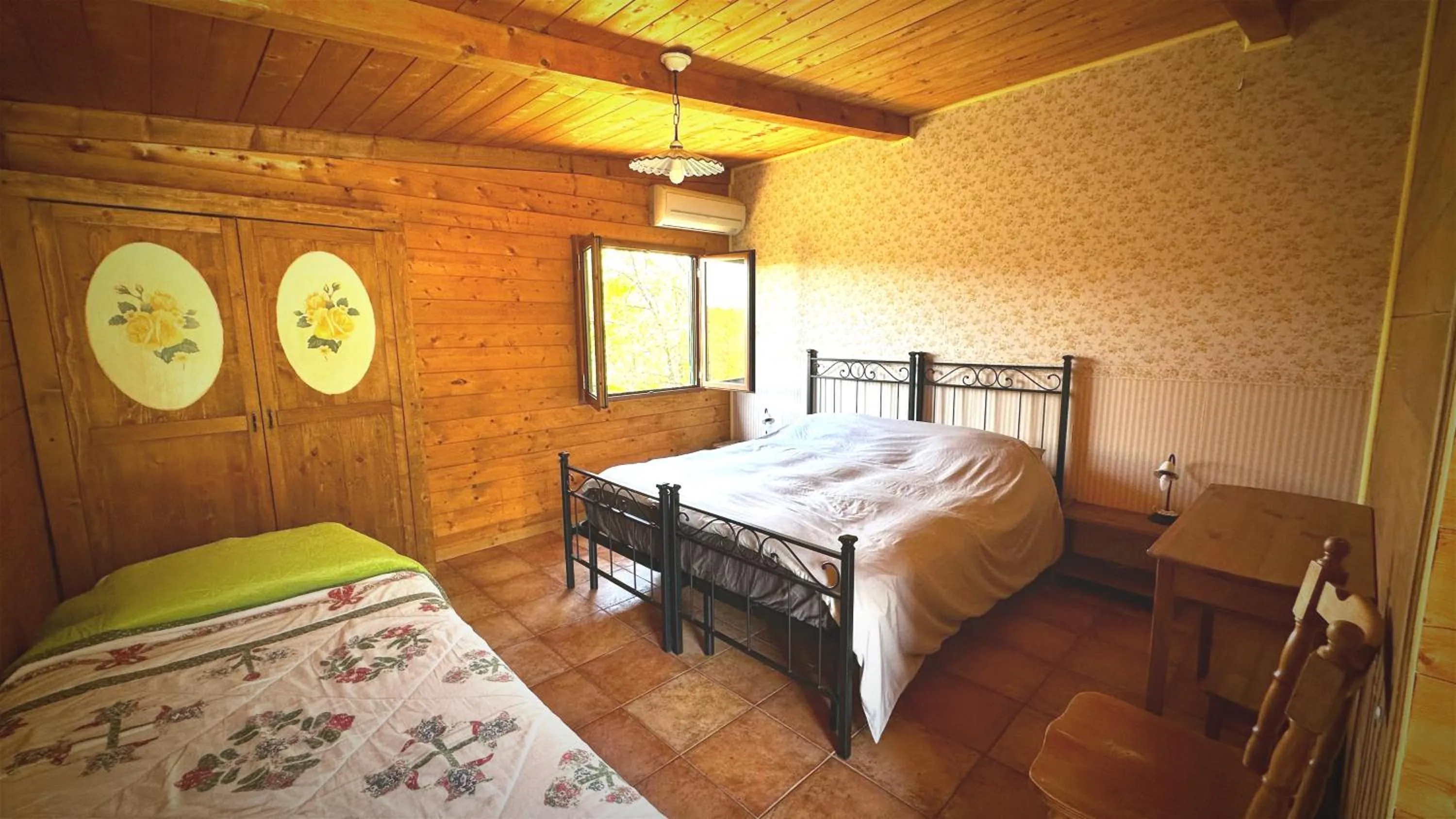 Bed in Night in the Wood Sorbo