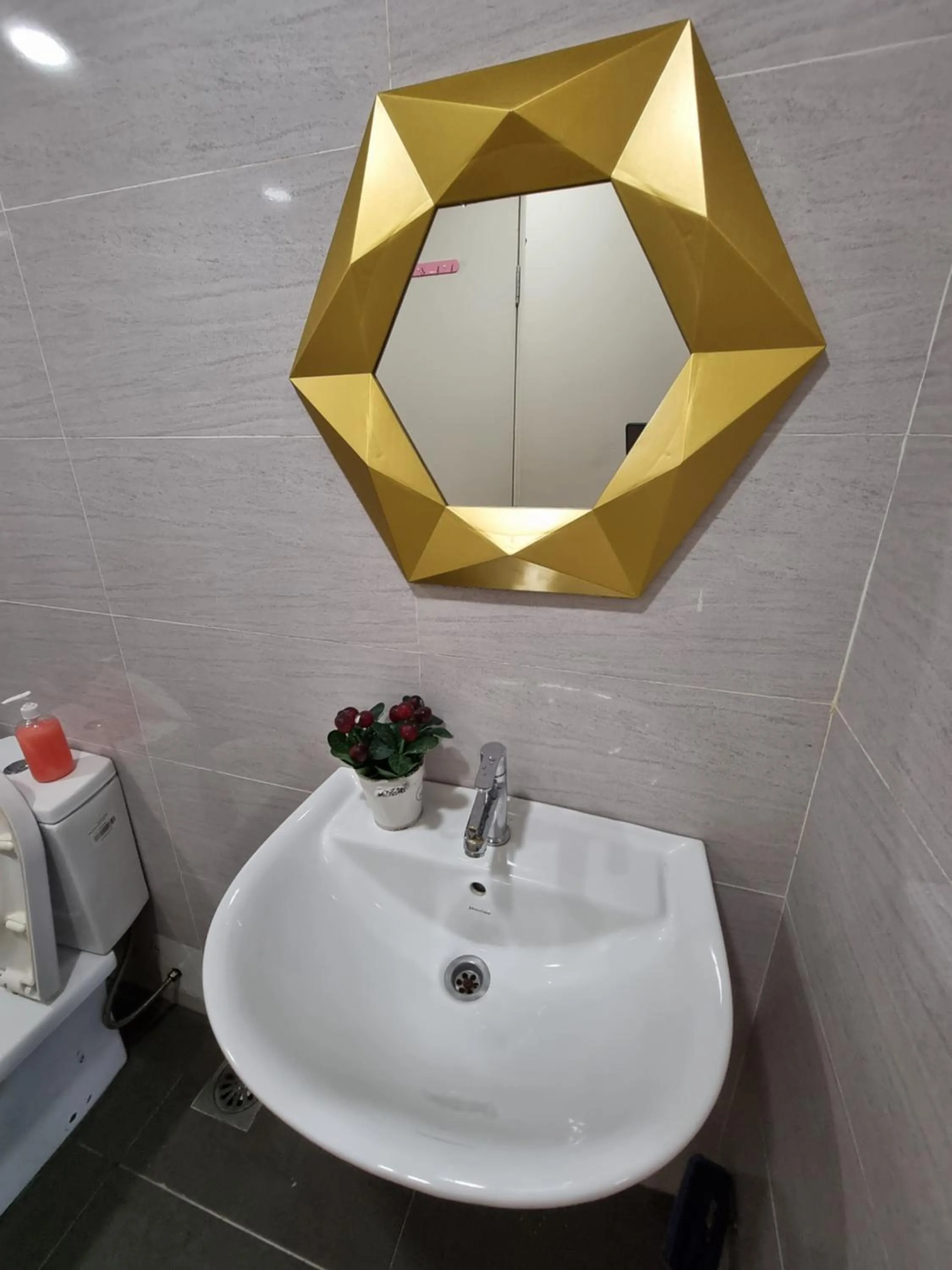 Bathroom in Vista Royal Homestay