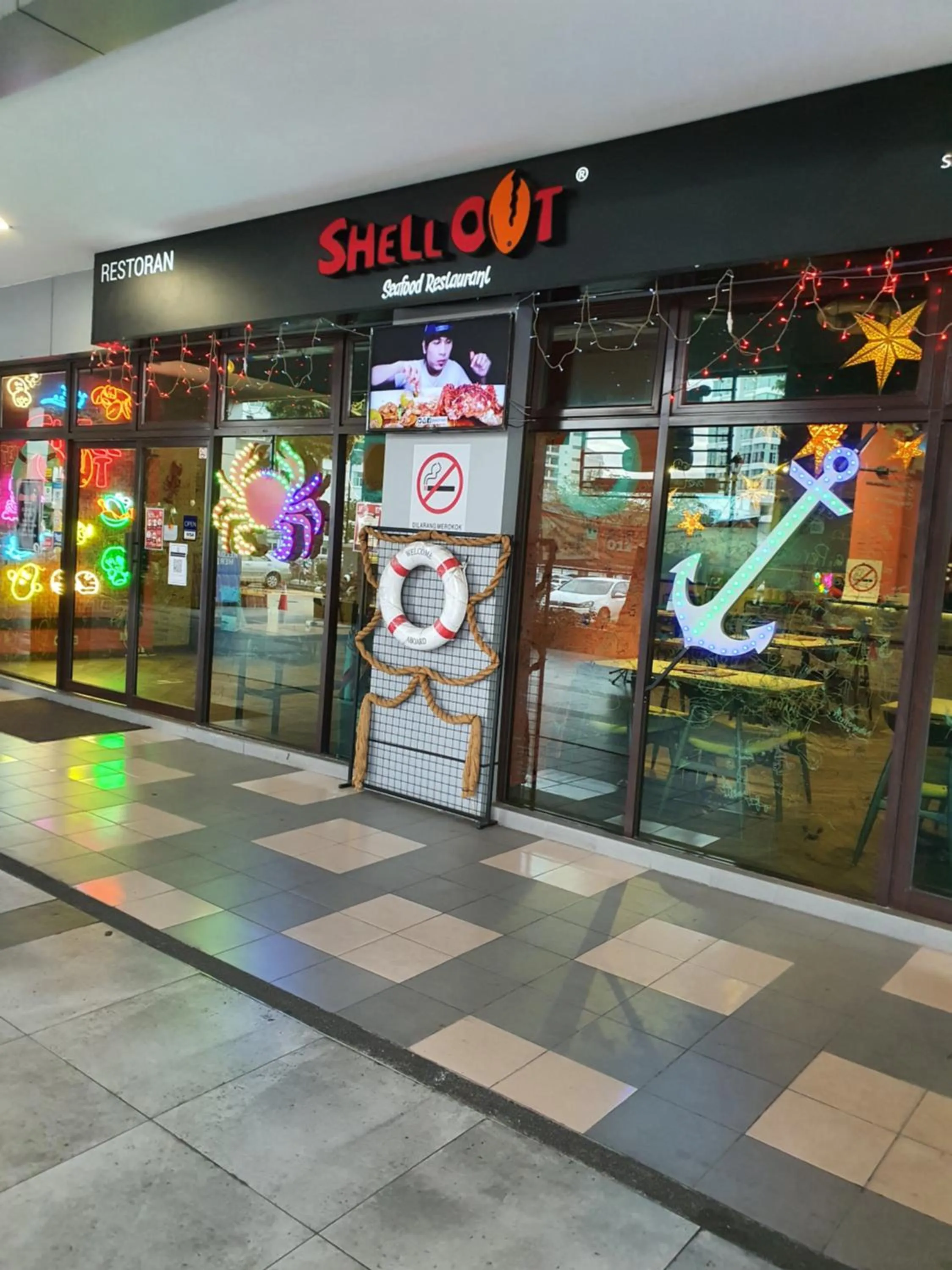 Restaurant/places to eat in Vista Royal Homestay