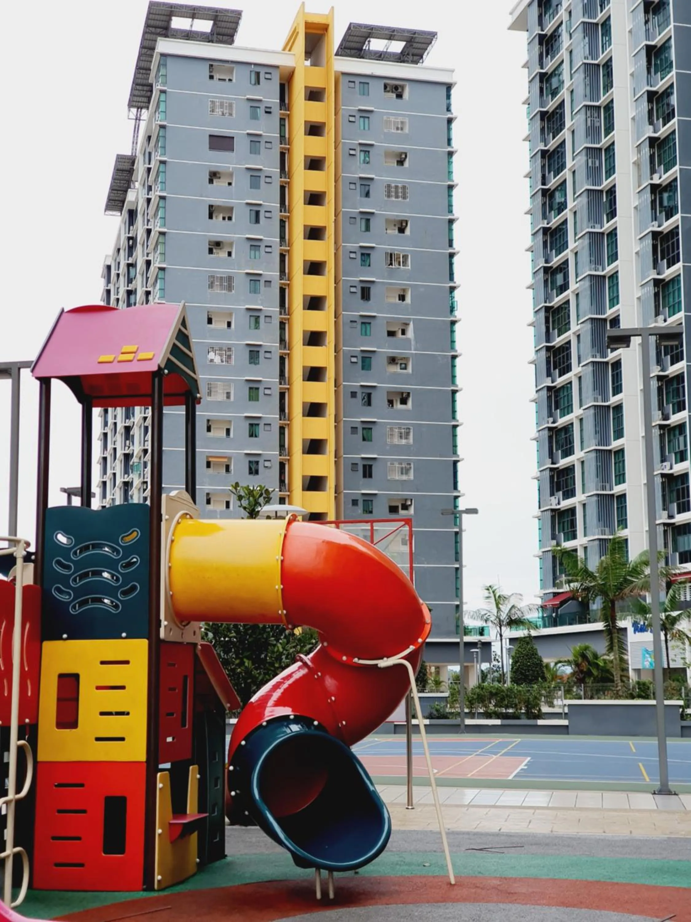 Property building in Vista Royal Homestay