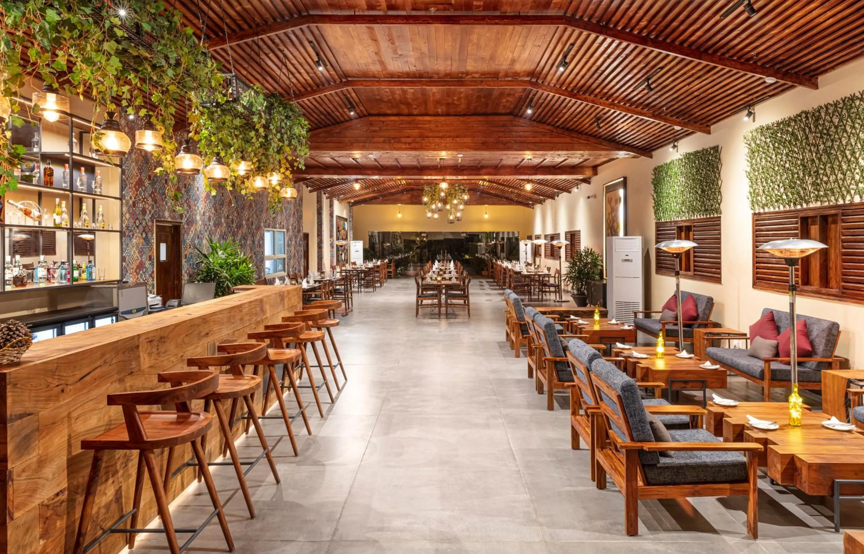 Lounge or bar in Suryavilas Luxury Resort & Spa