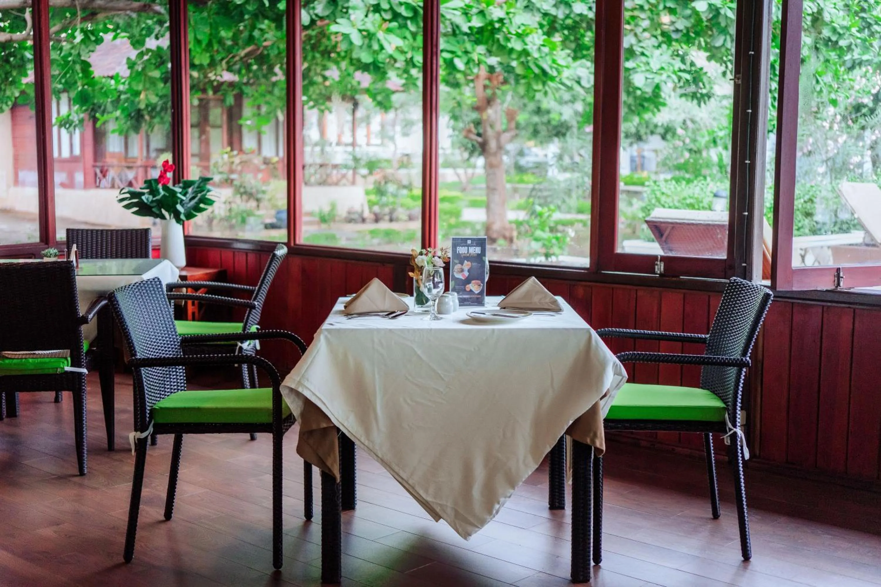 Restaurant/places to eat in Sylvia Hotel & Resort Komodo