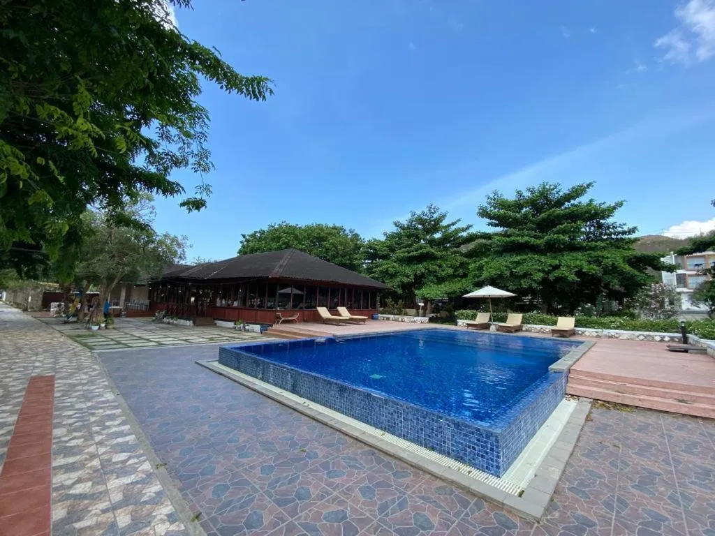 Pool view in Sylvia Hotel & Resort Komodo