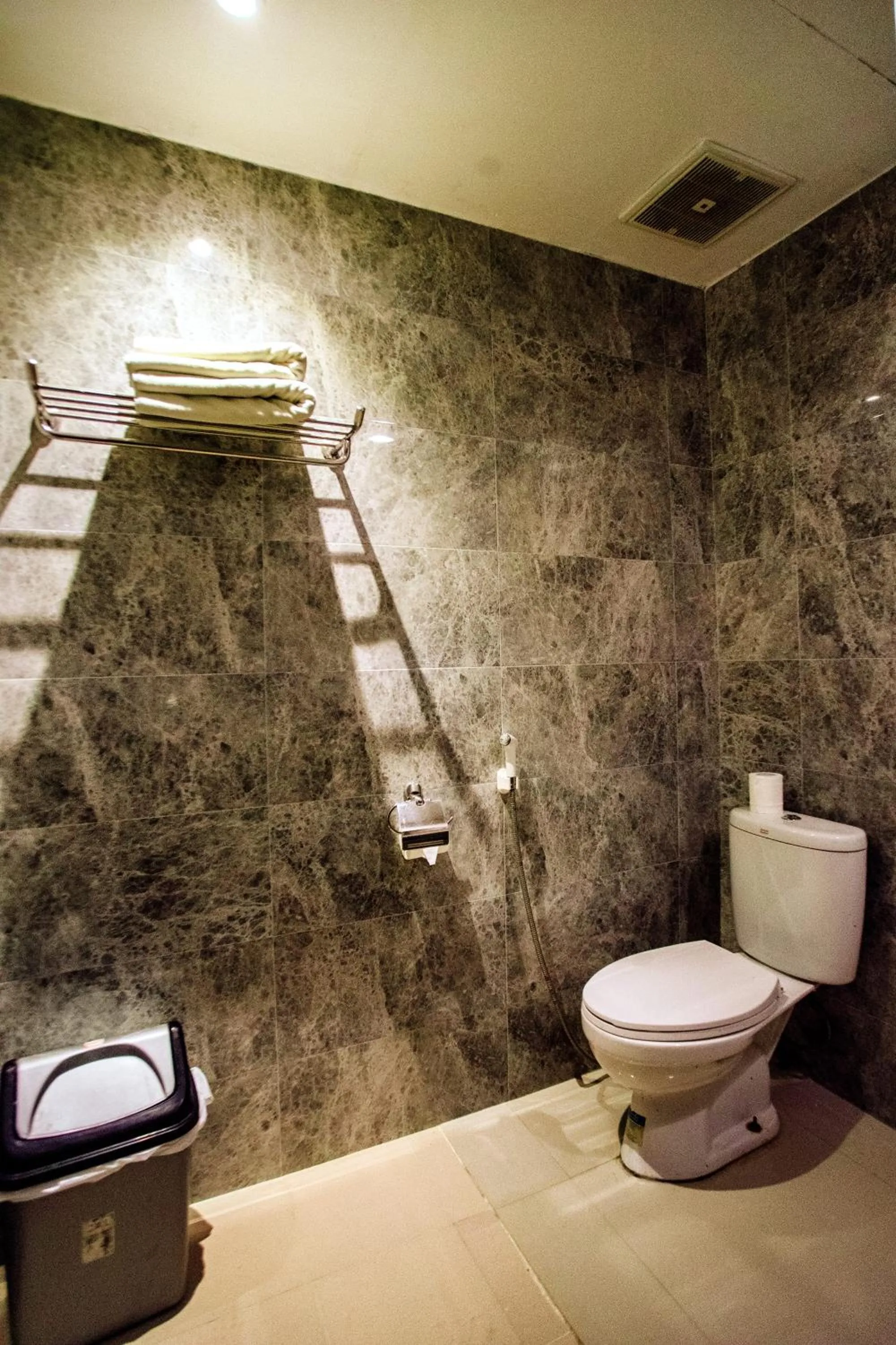 Shower in Sylvia Hotel & Resort Komodo