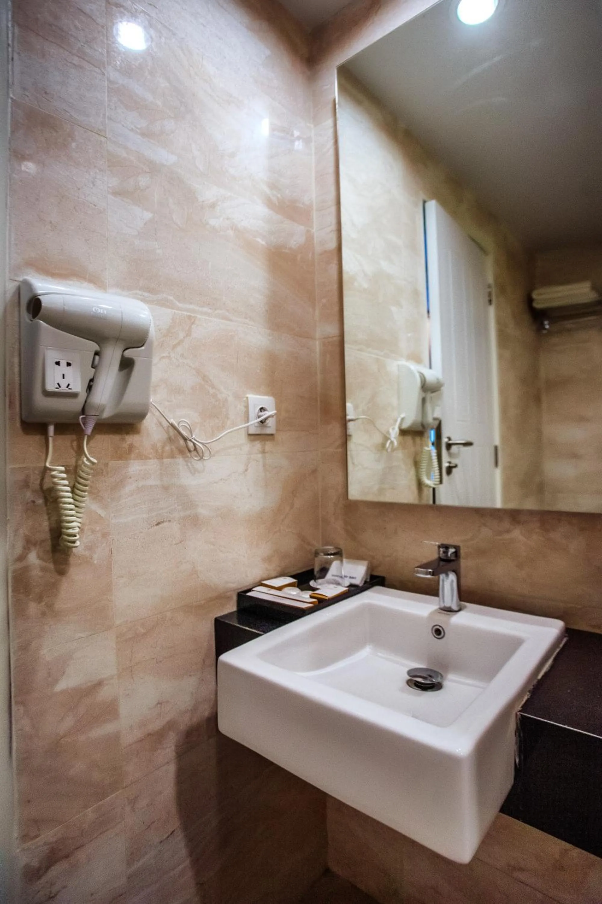 Shower in Sylvia Hotel & Resort Komodo