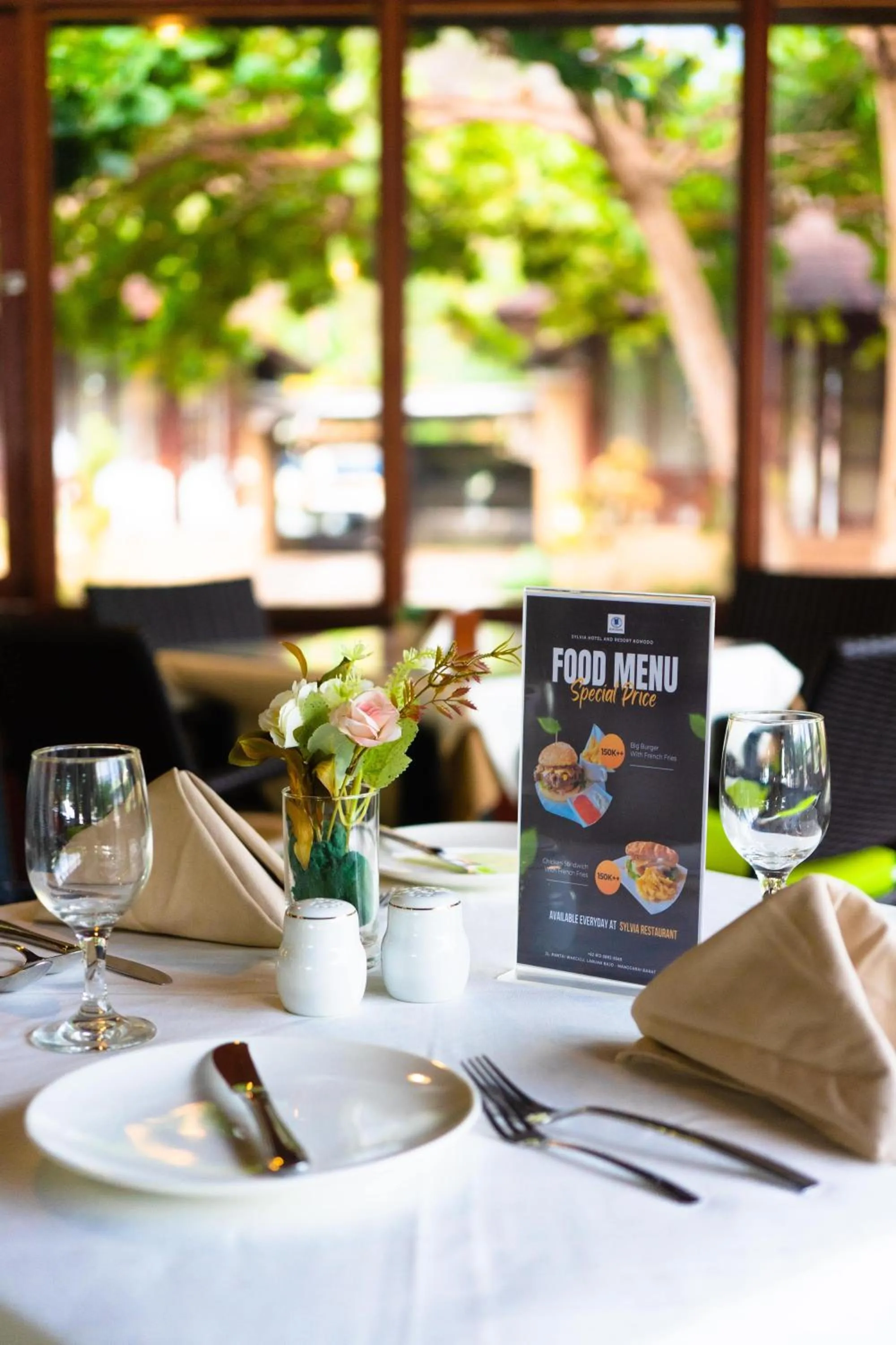 Restaurant/places to eat in Sylvia Hotel & Resort Komodo