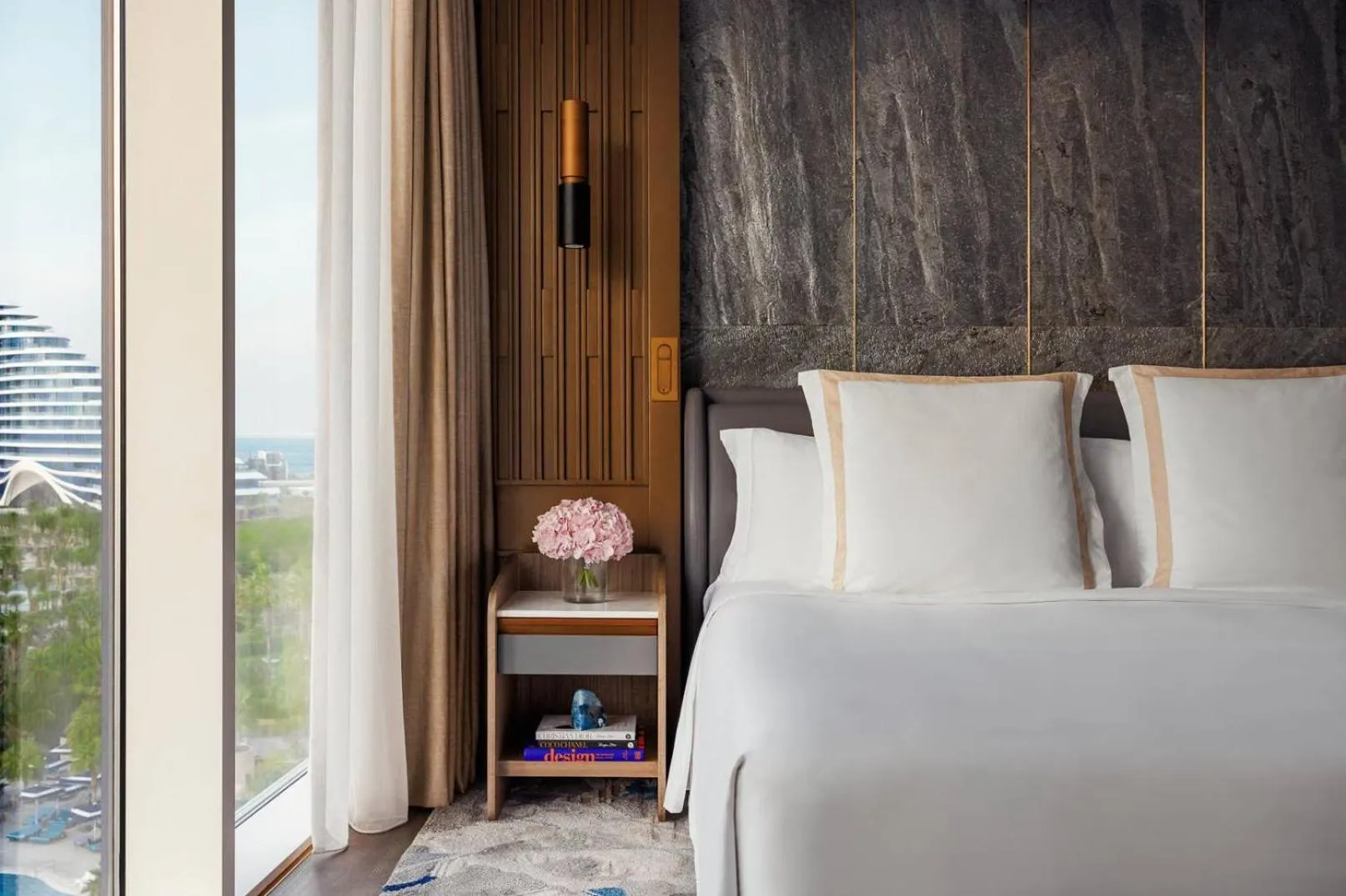 Bed in Jumeirah Beach Hotel Dubai