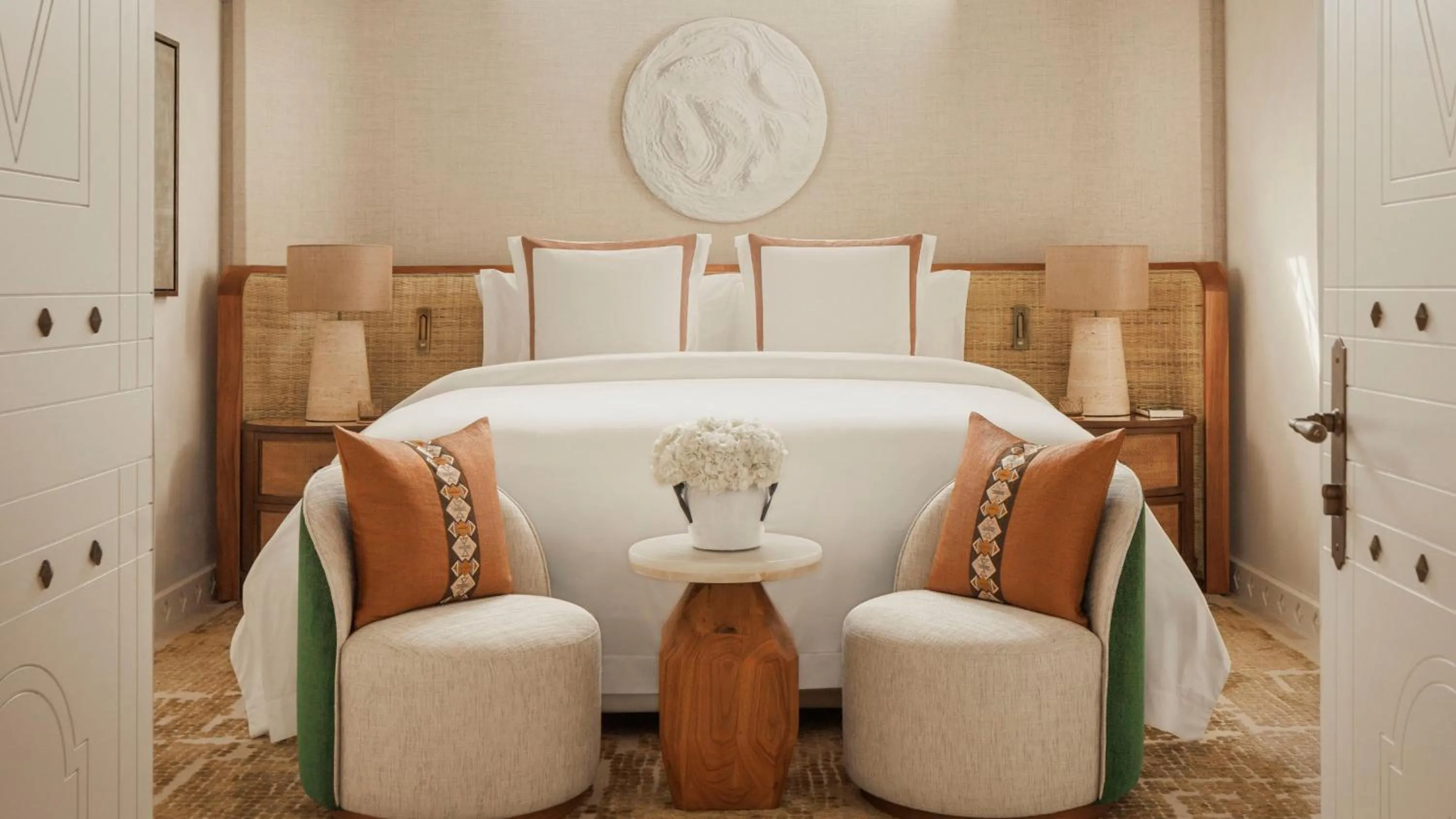 Bedroom, Bed in Jumeirah Beach Hotel Dubai