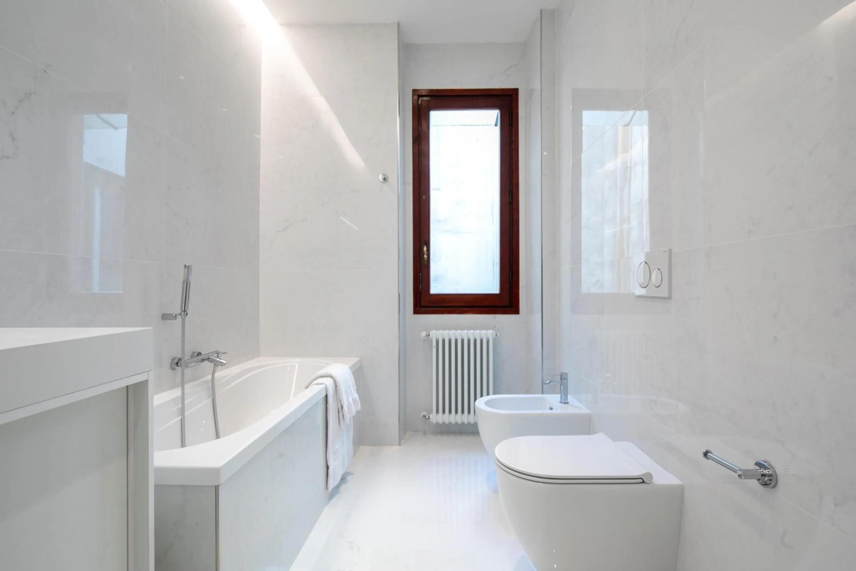 Bathroom in Ponte Vecchio White by Mmega