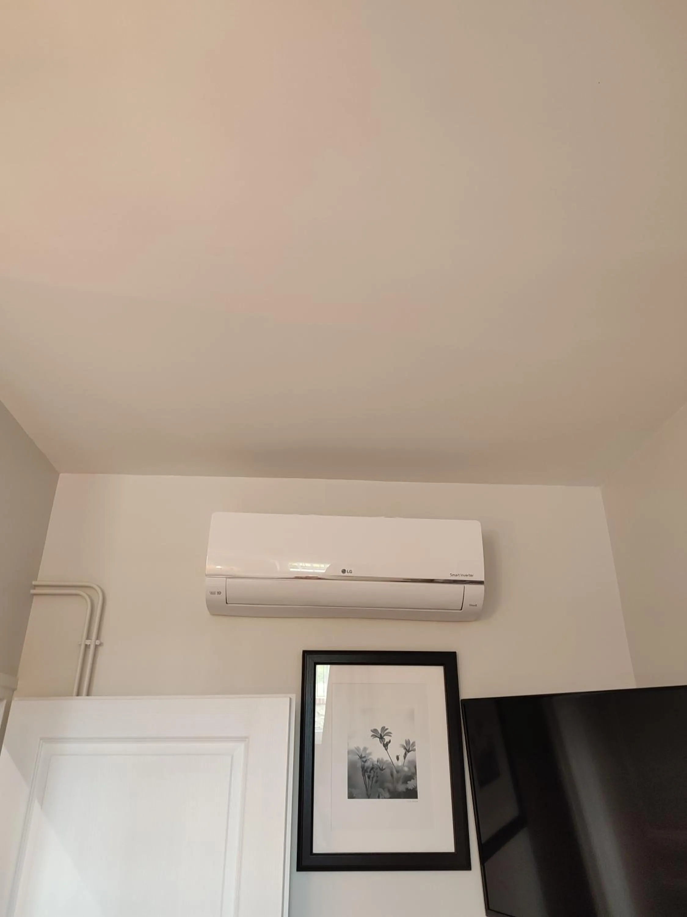 air conditioner in Demeure de la Garenne