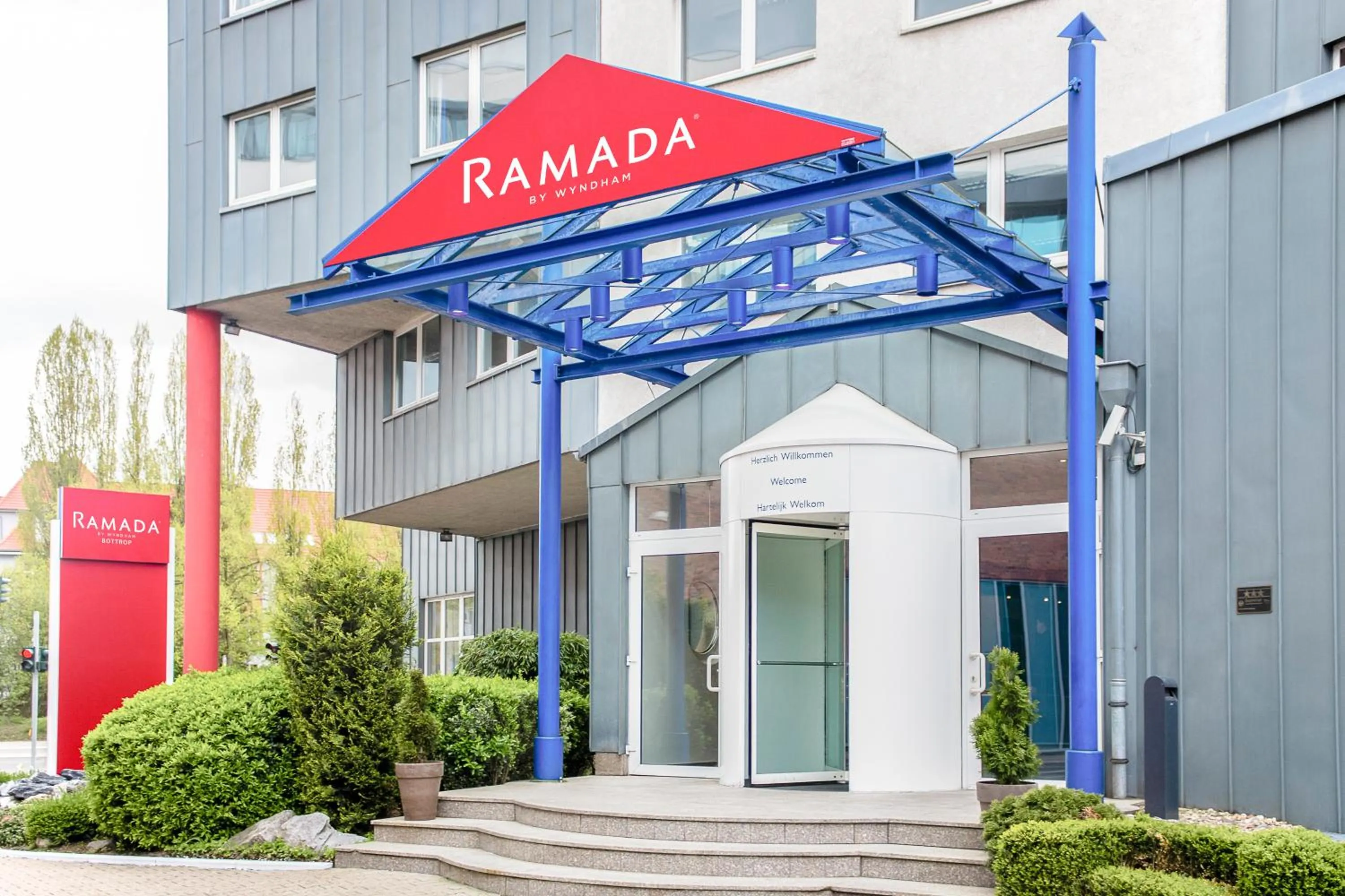 Facade/entrance in Ramada by Wyndham Bottrop City