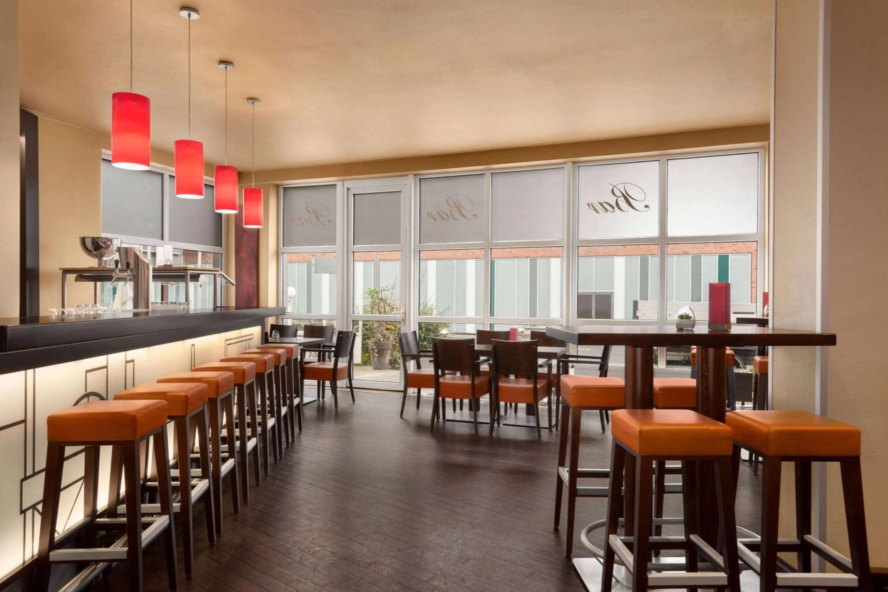 Lounge or bar in Ramada by Wyndham Bottrop City