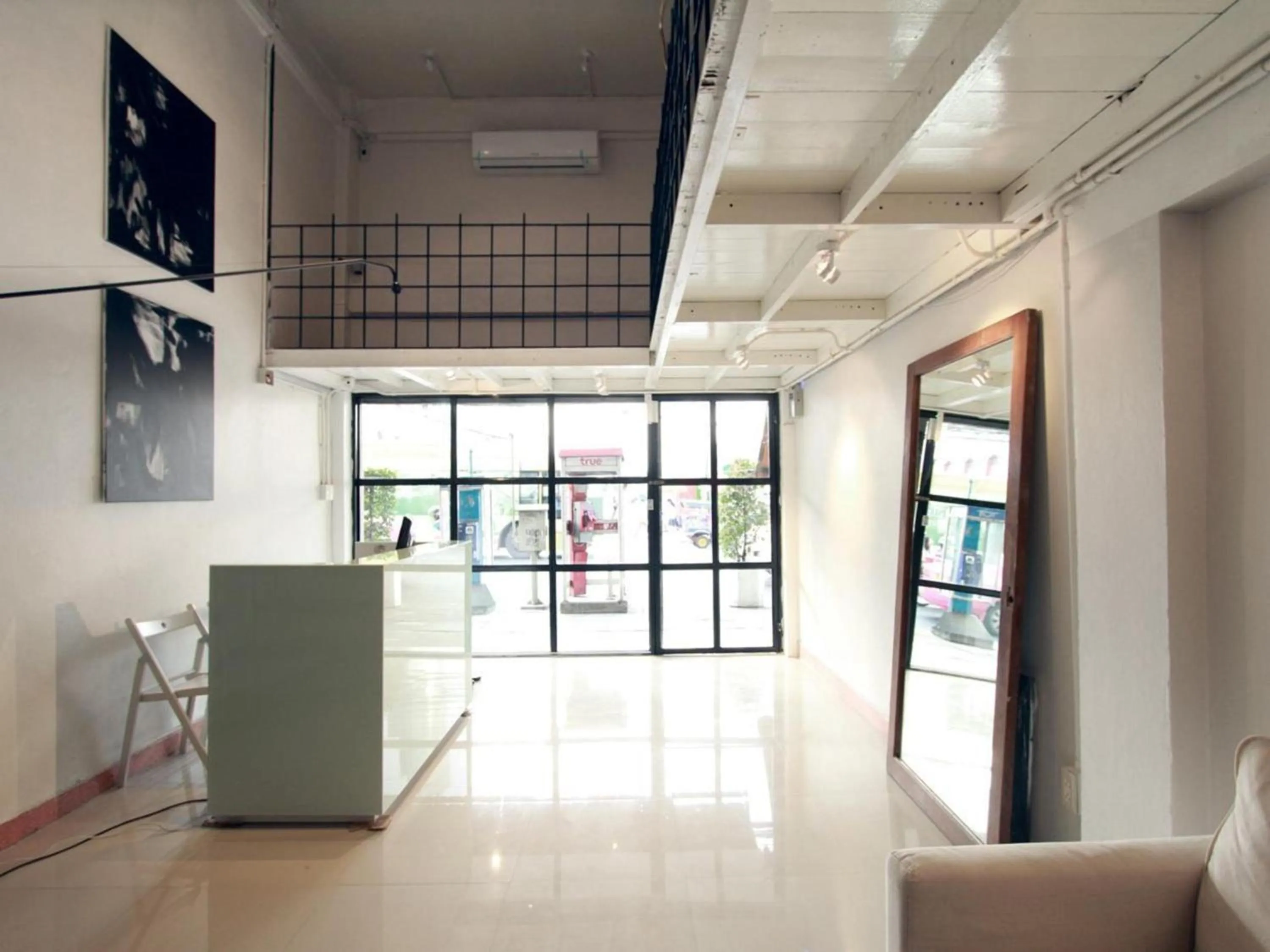 Communal lounge/ TV room in Bangkok Hub Hostel