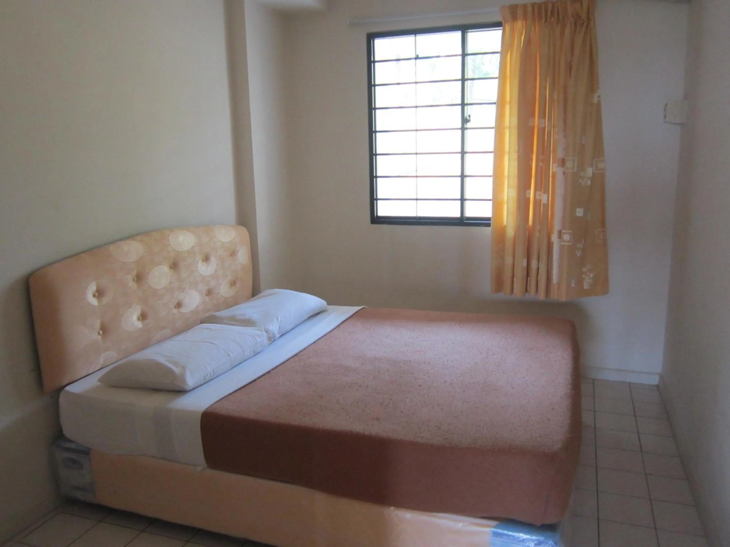 Bed in Paradise Lagoon Apartment