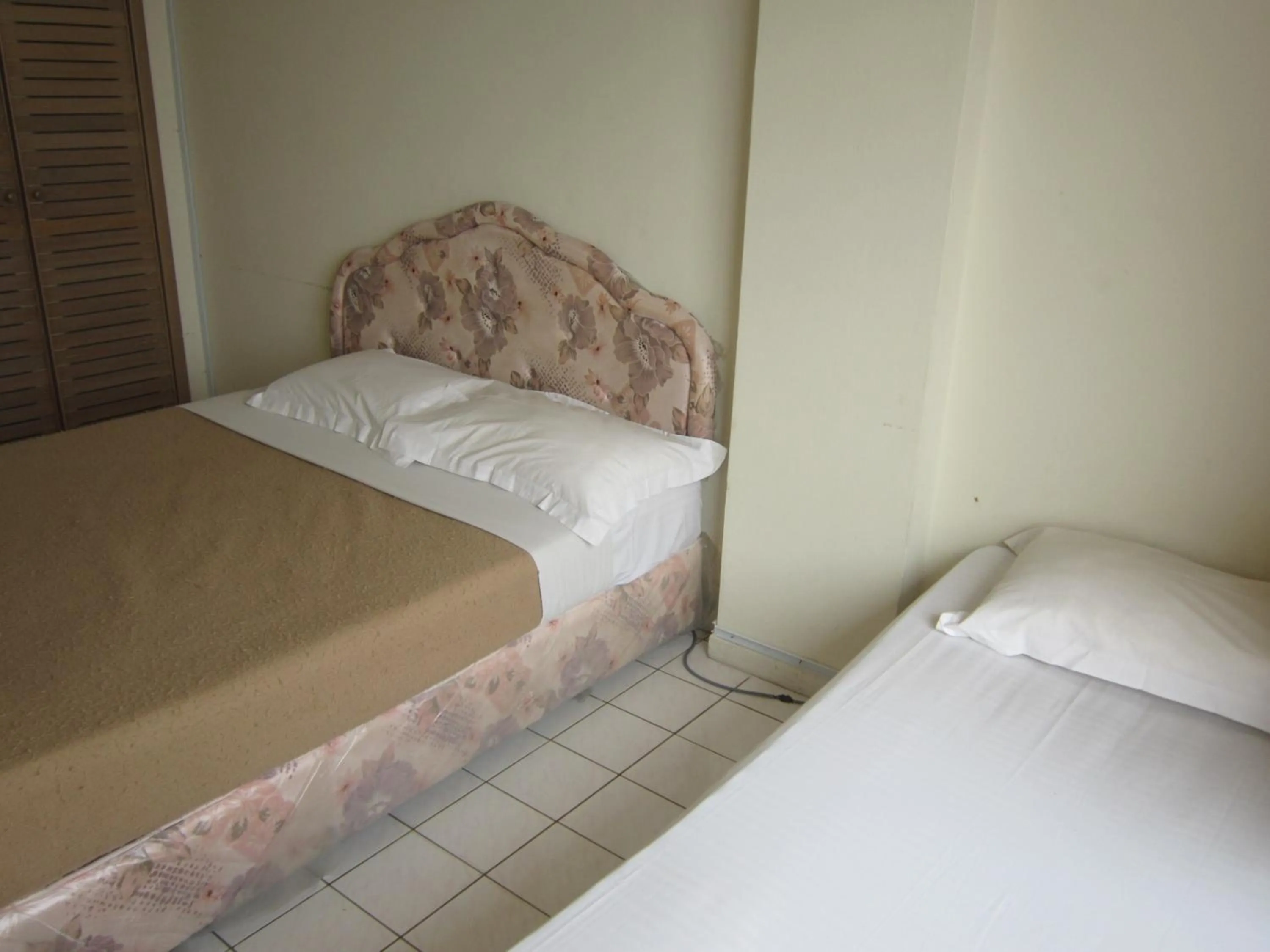 Bed in Paradise Lagoon Apartment