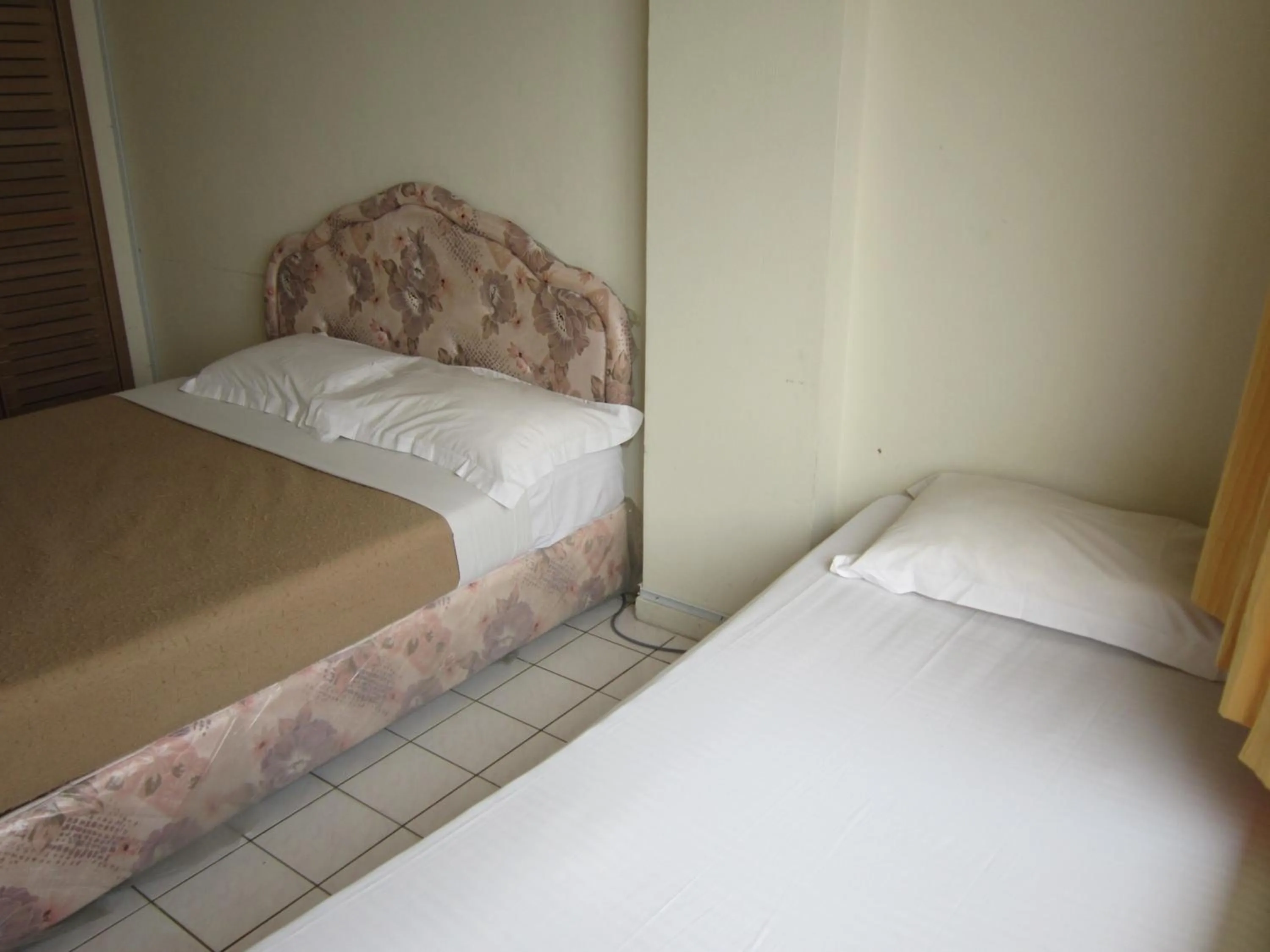 Bed in Paradise Lagoon Apartment