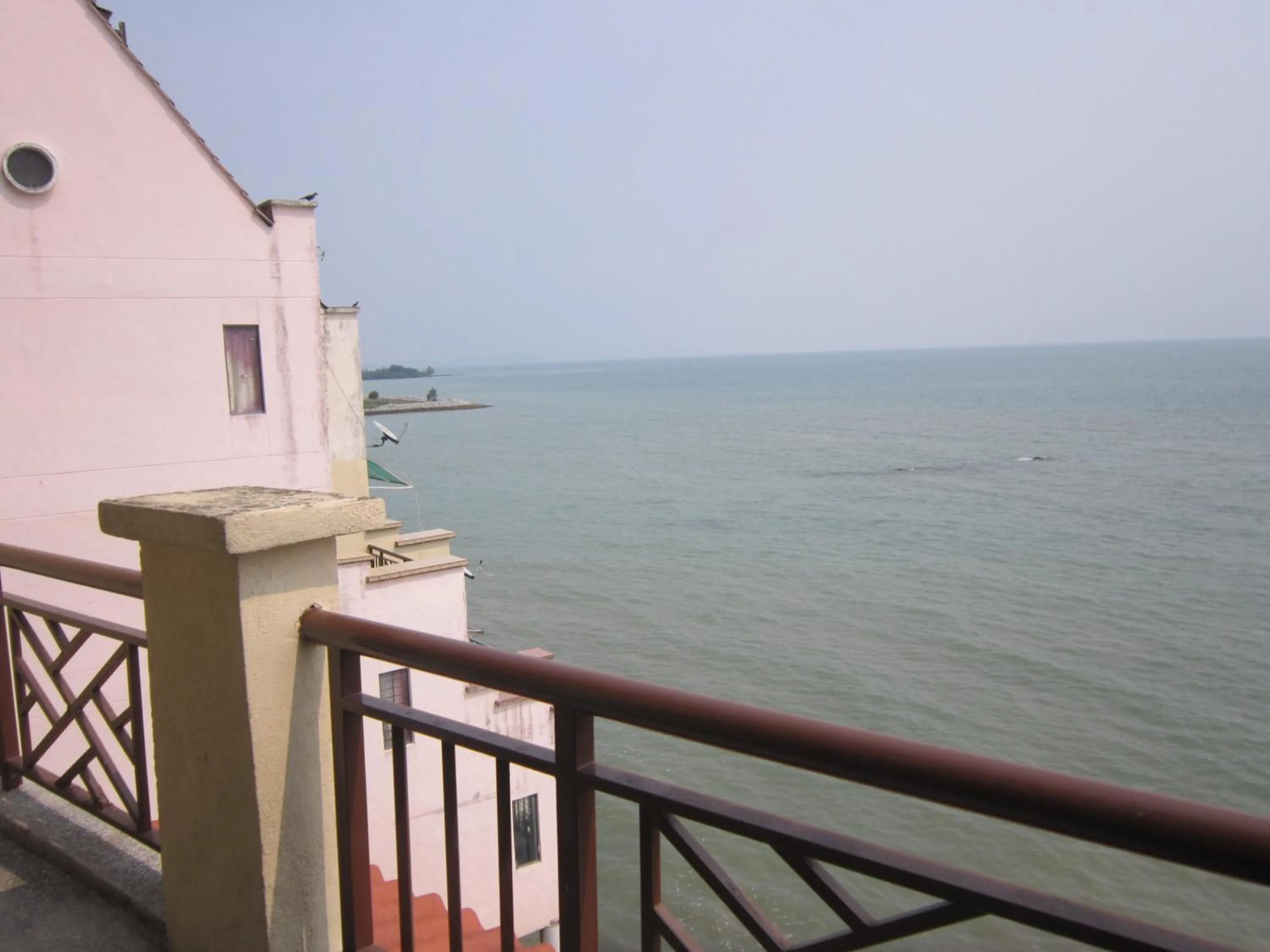 Area and facilities in Paradise Lagoon Apartment