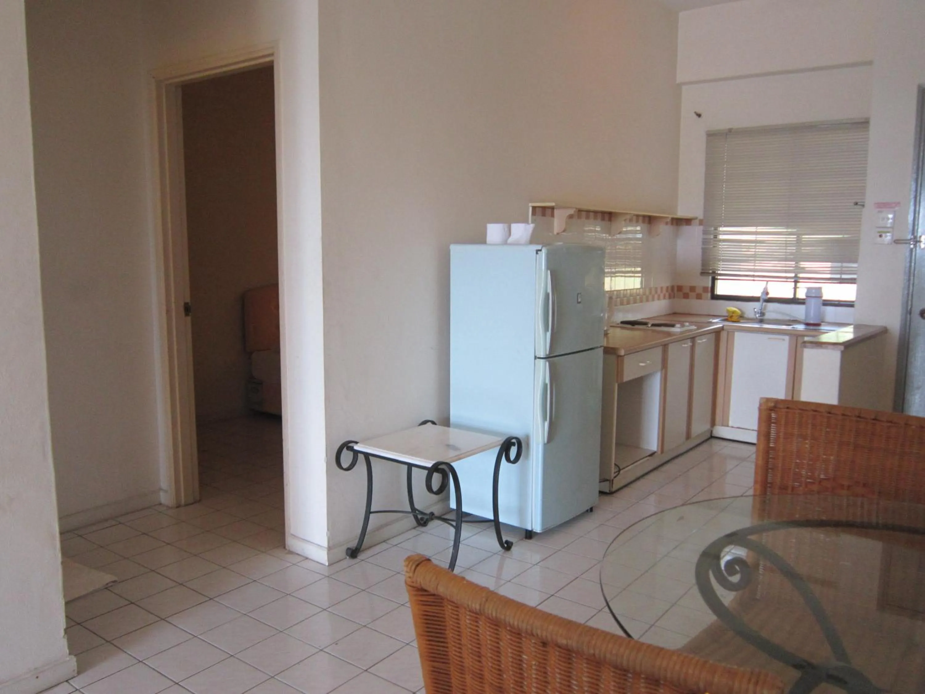 Kitchen or kitchenette in Paradise Lagoon Apartment