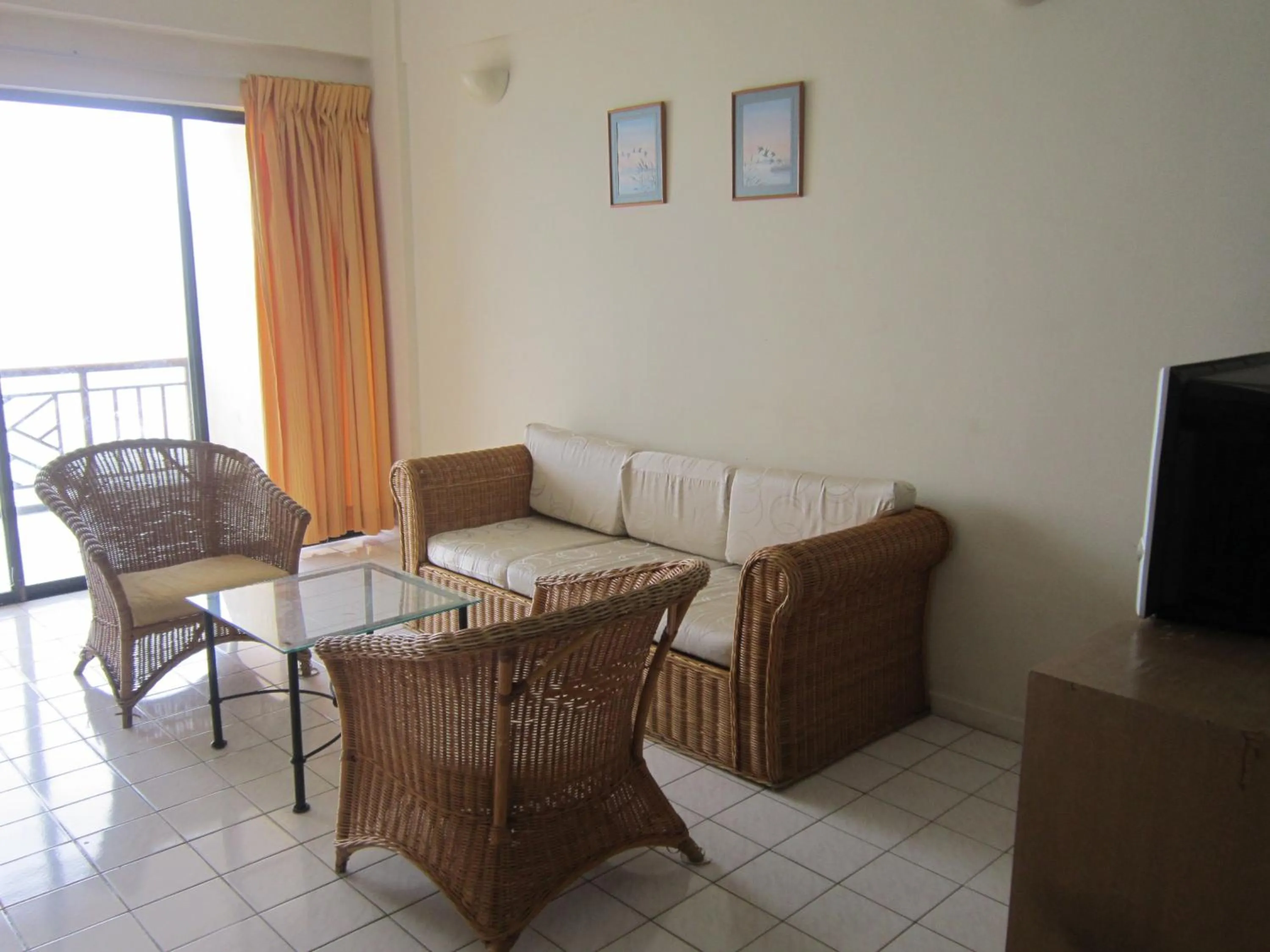 Seating area in Paradise Lagoon Apartment