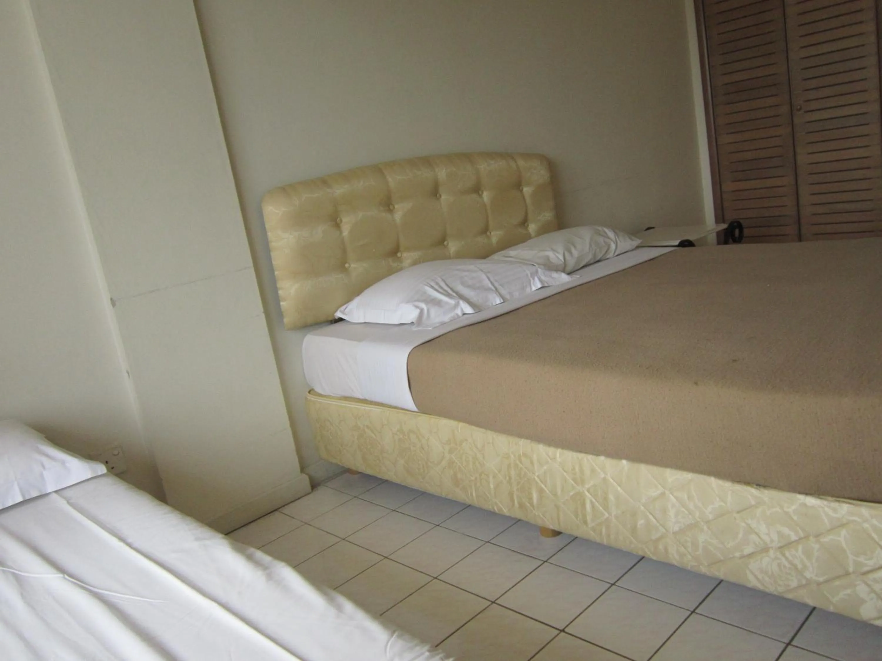 Bed in Paradise Lagoon Apartment