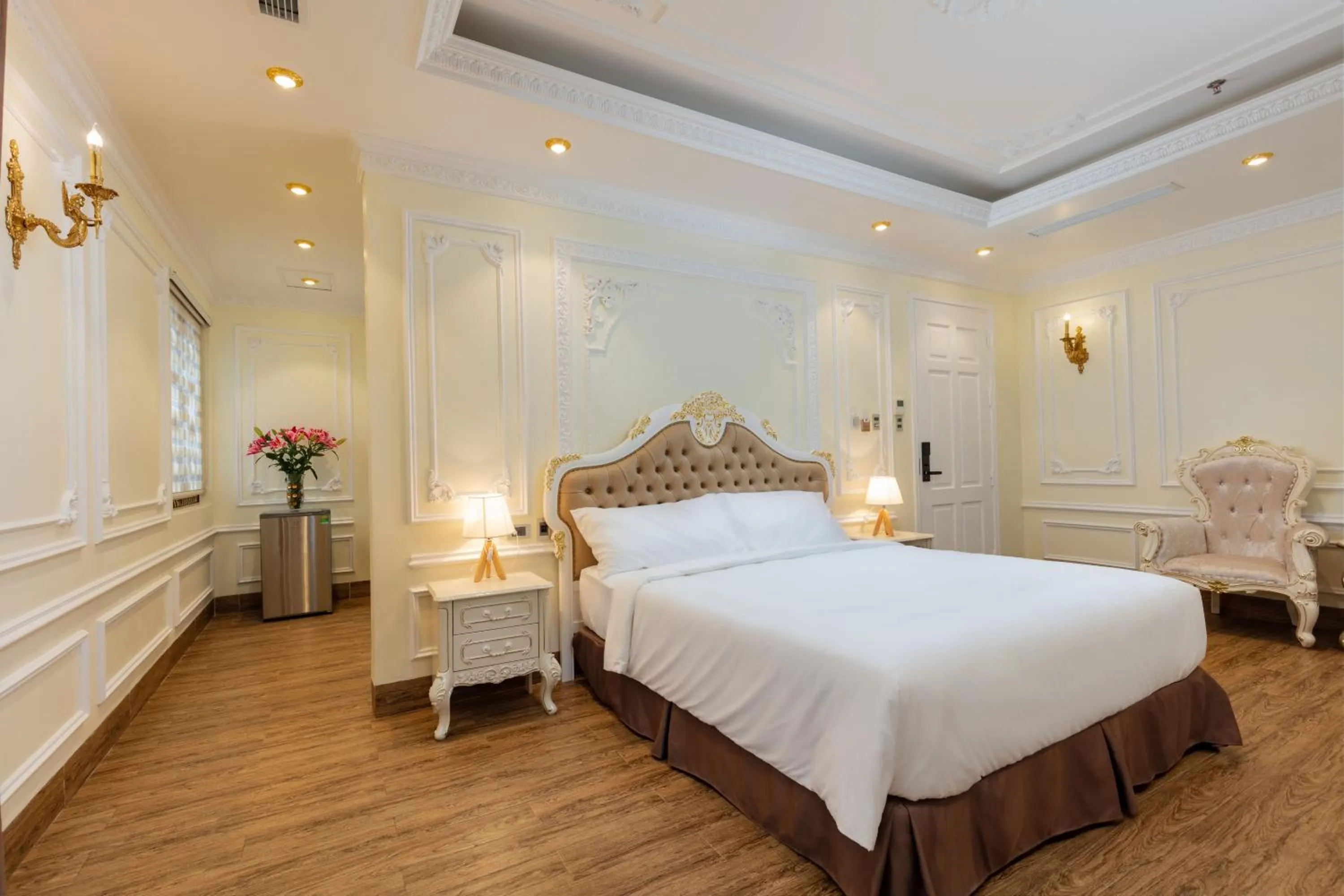 Photo of the whole room, Bed in Cẩm Bình Hotel