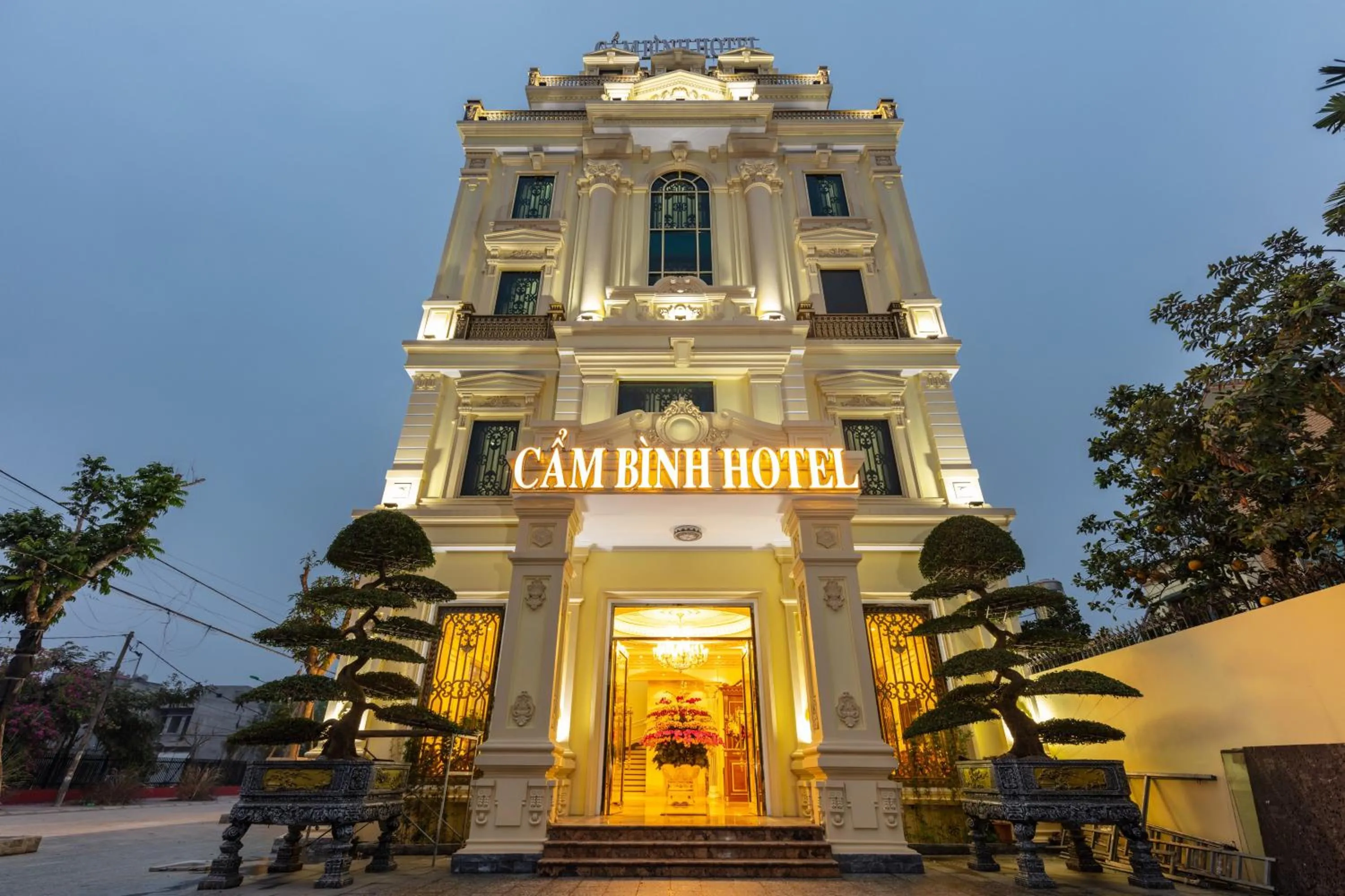 Facade/entrance in Cẩm Bình Hotel