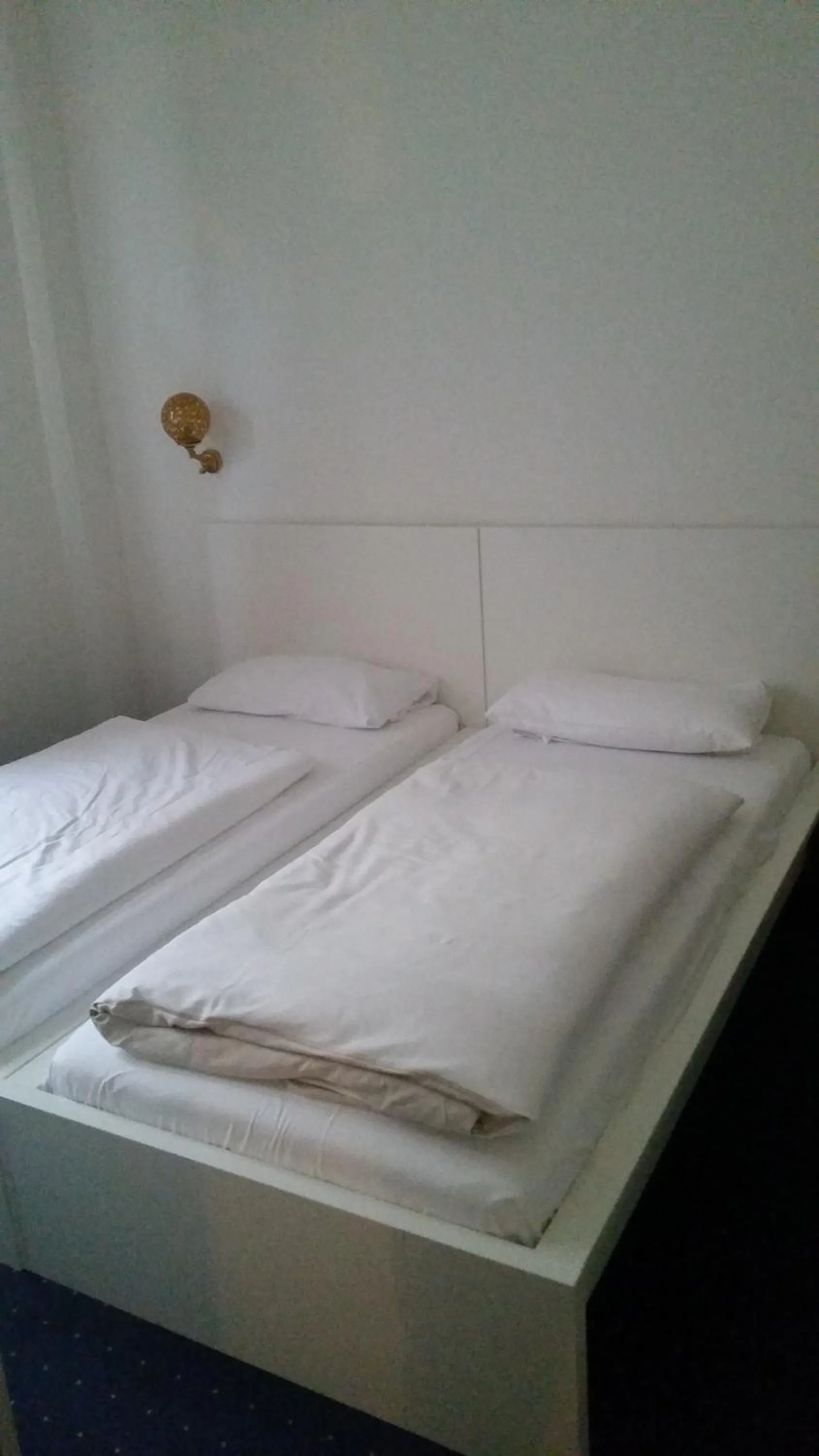 Bed in Hotelgarni Frankfurt
