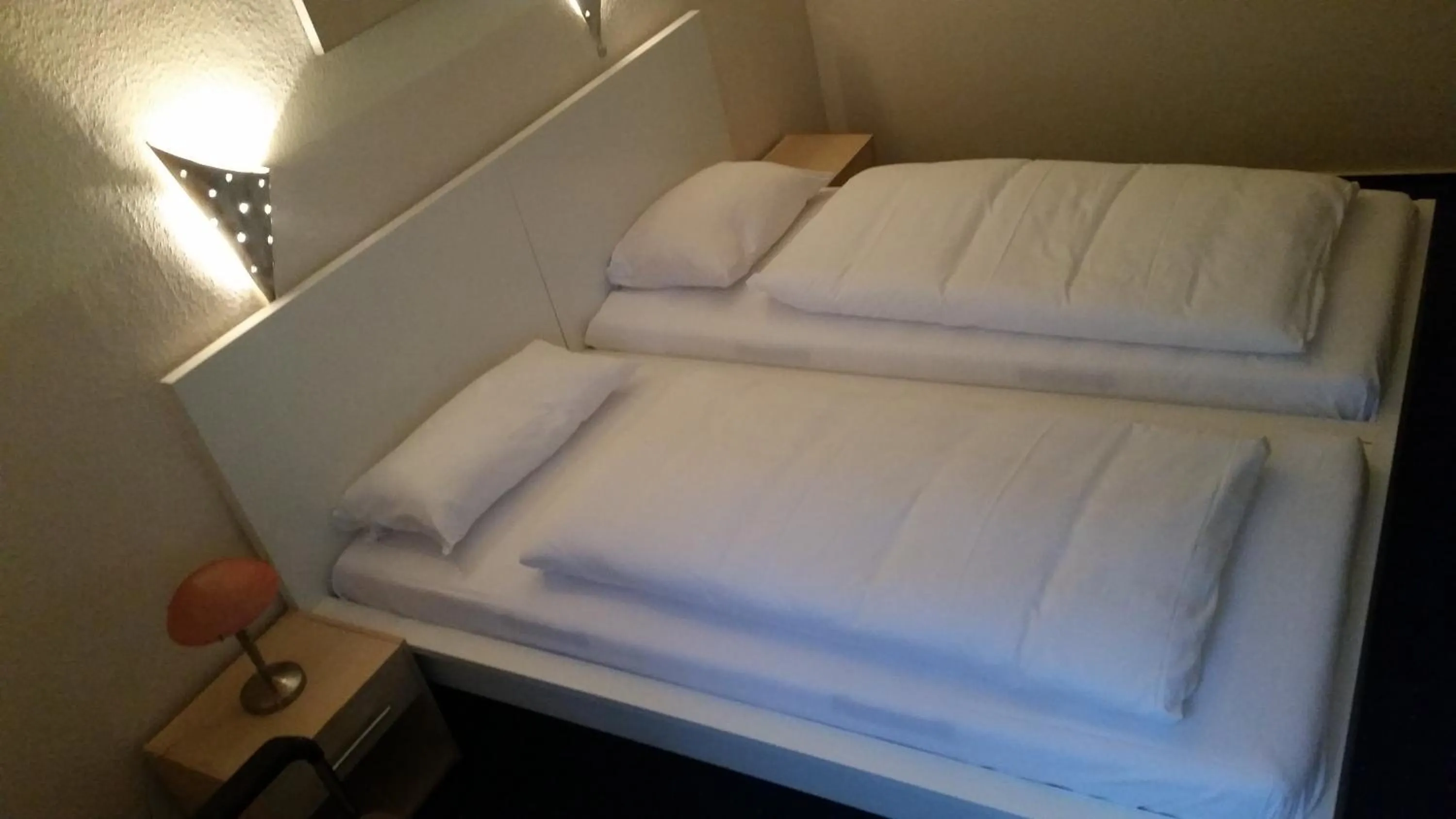 Bed in Hotelgarni Frankfurt